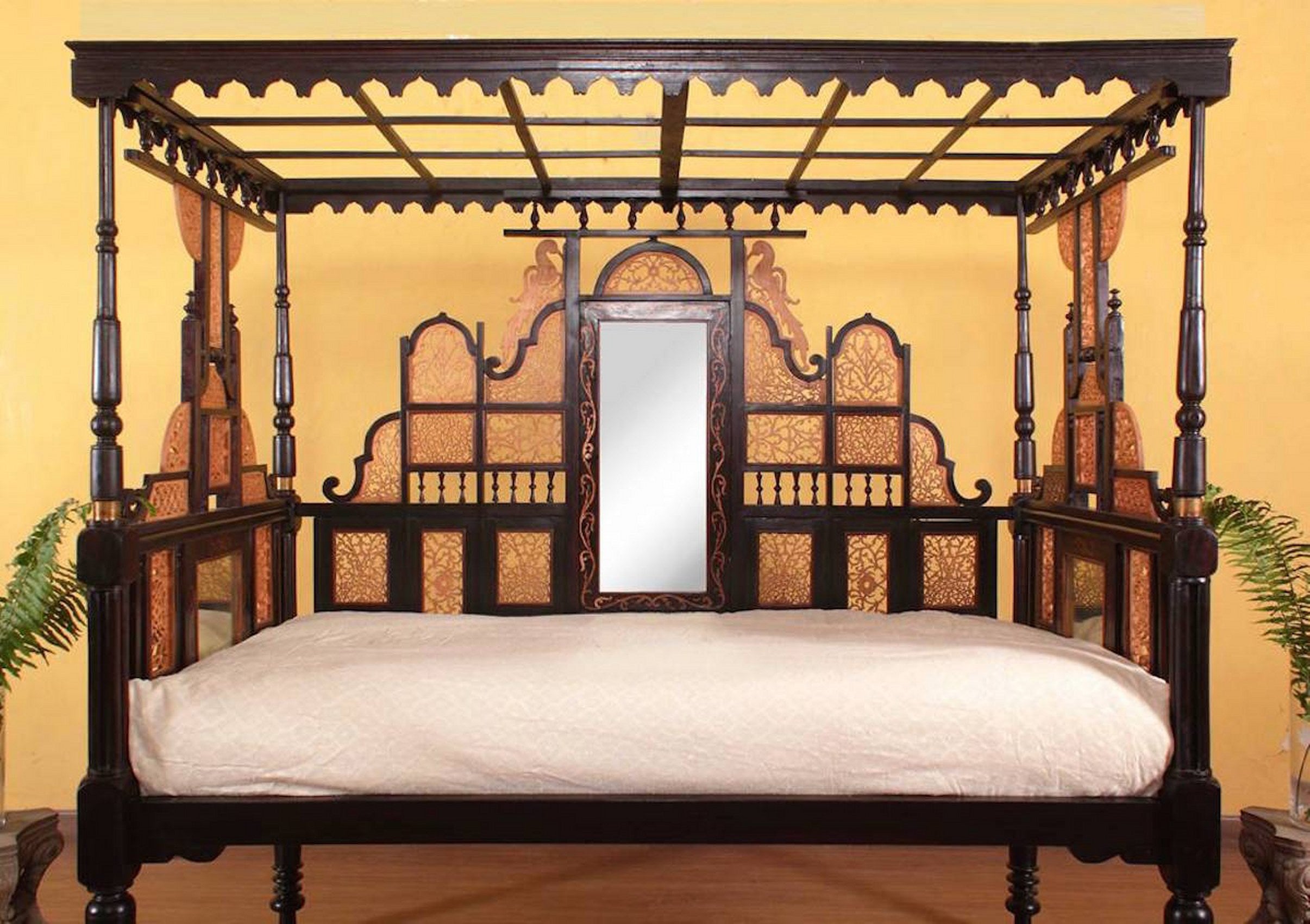 Perowne Antique Day Bed