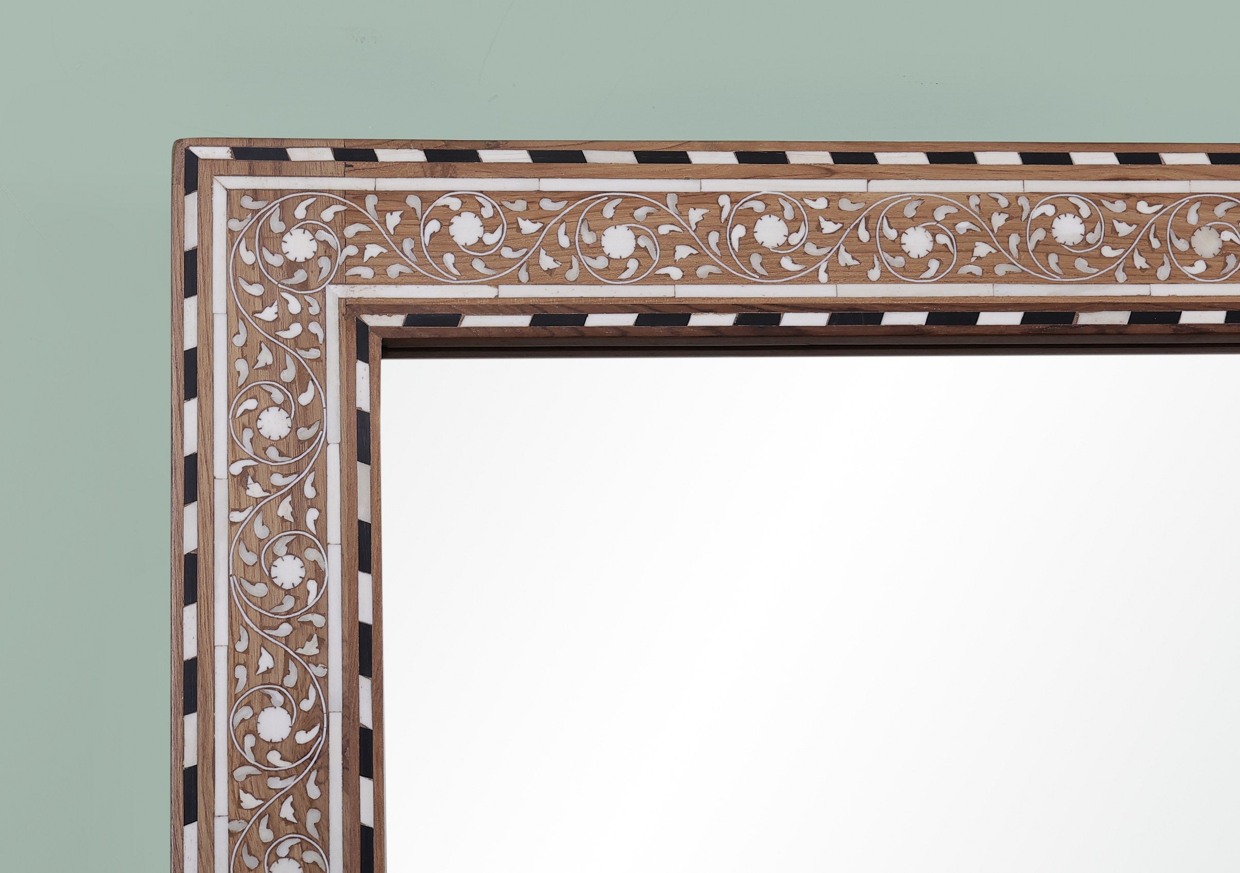 Polman Mirror Frame