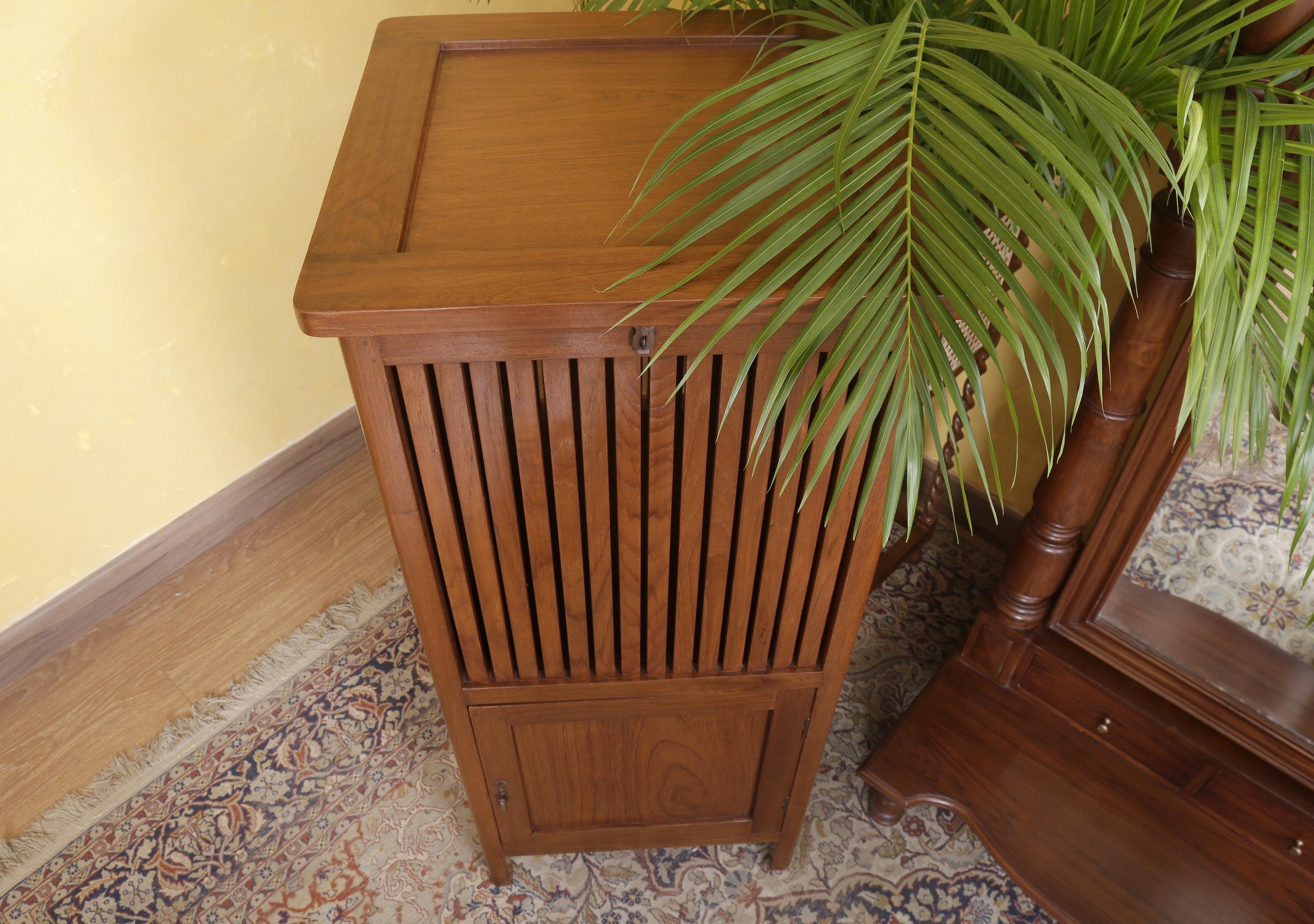 Francis Antique Laundry Box