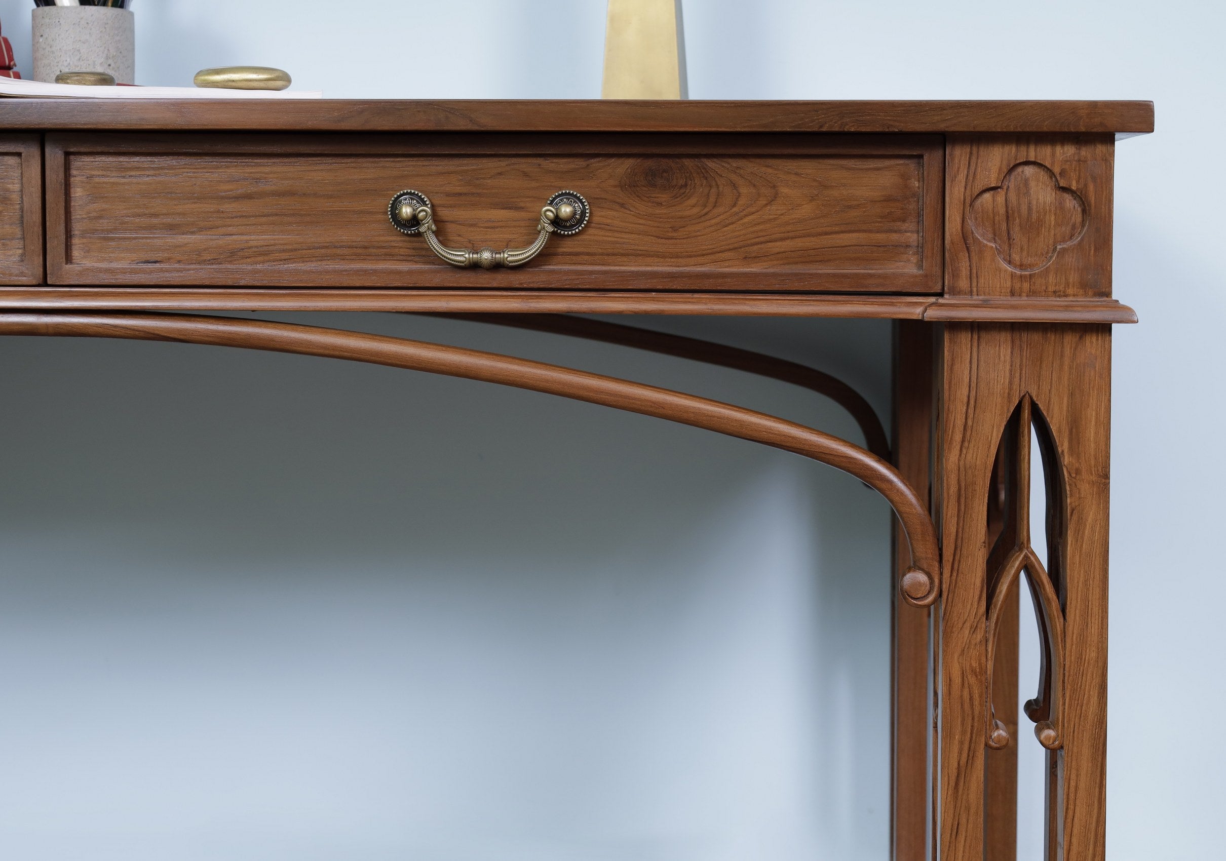 Tronet Desk