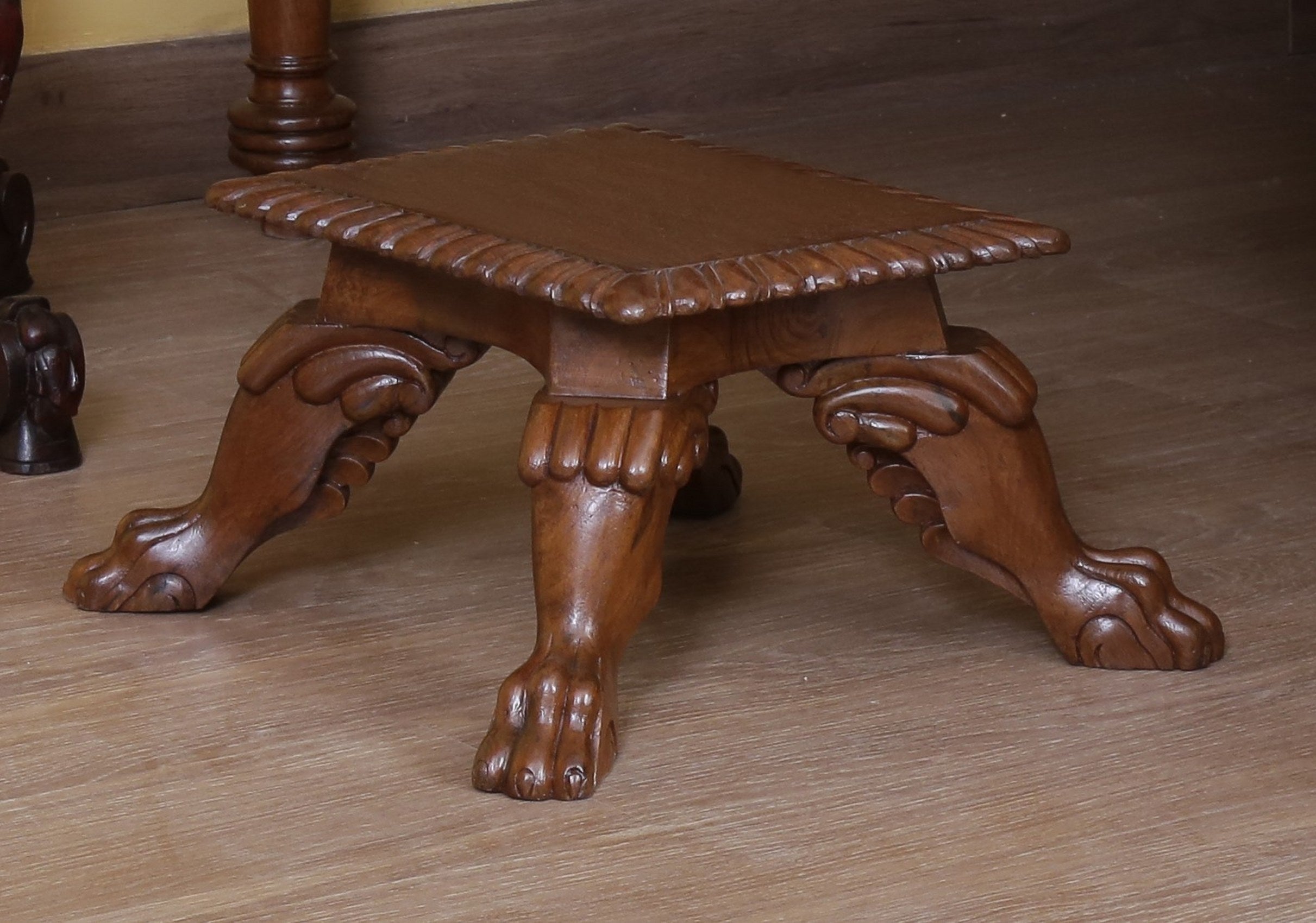 Friches Footstool