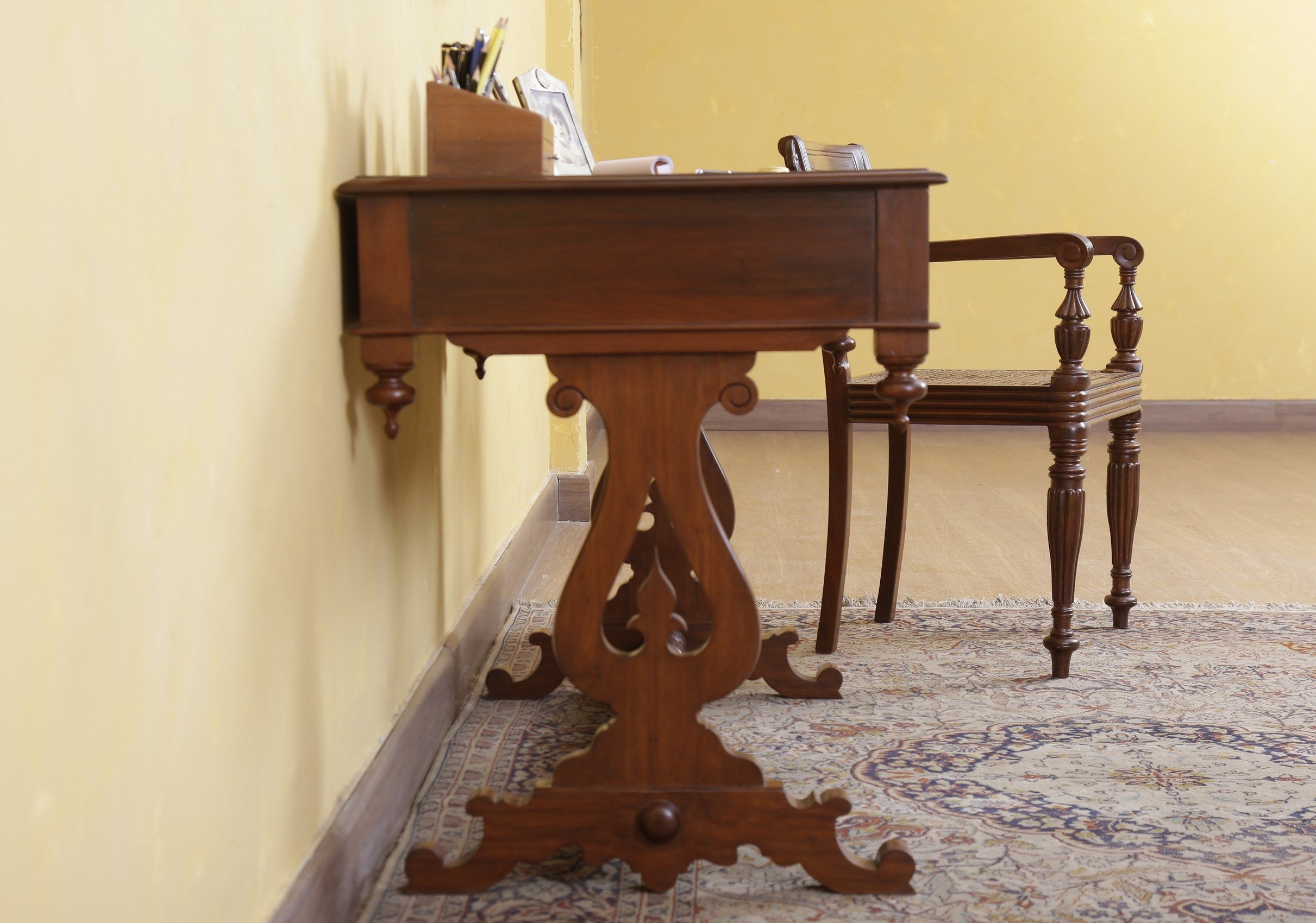 Harley Desk