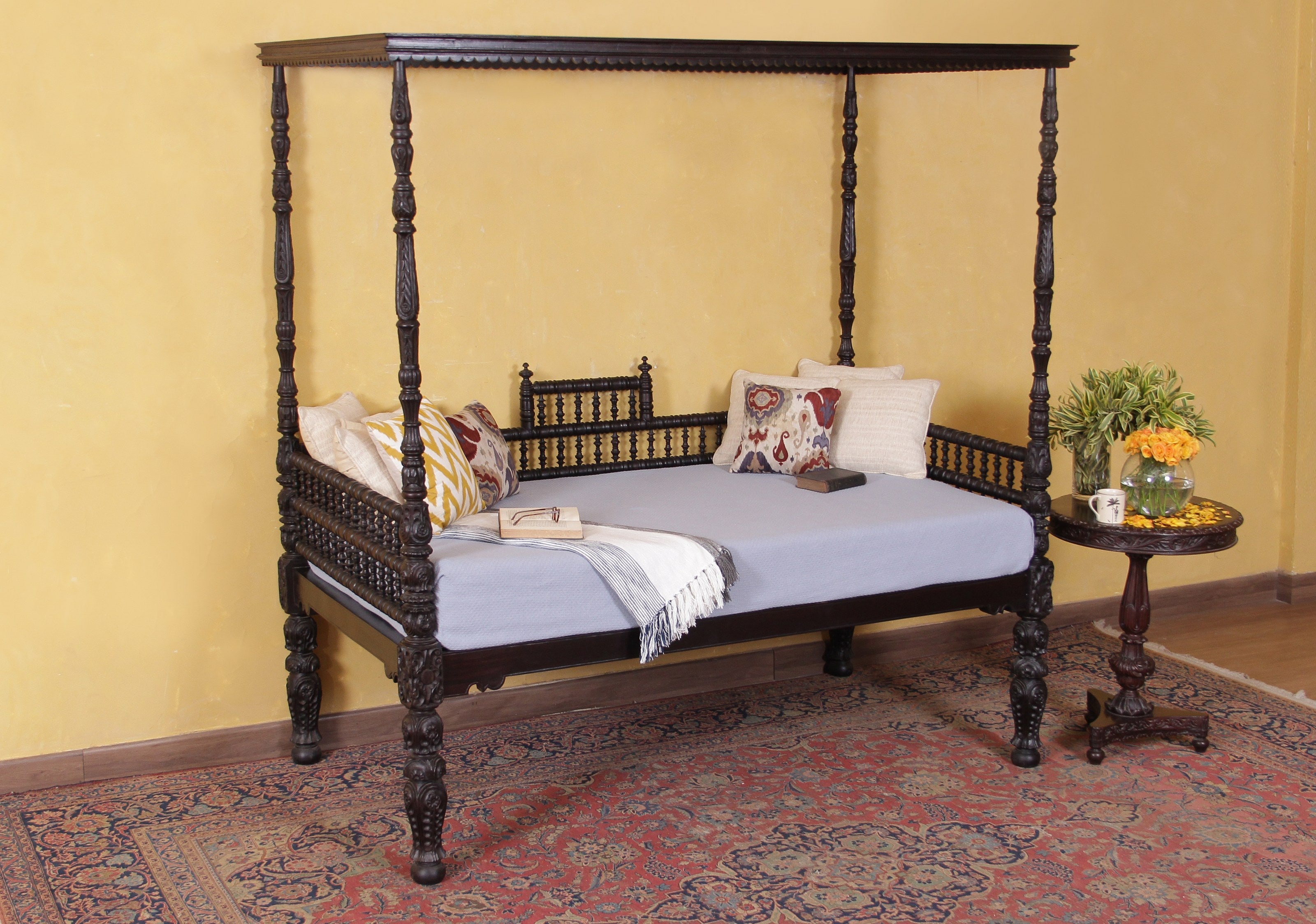 Abingdon Antique Day Bed