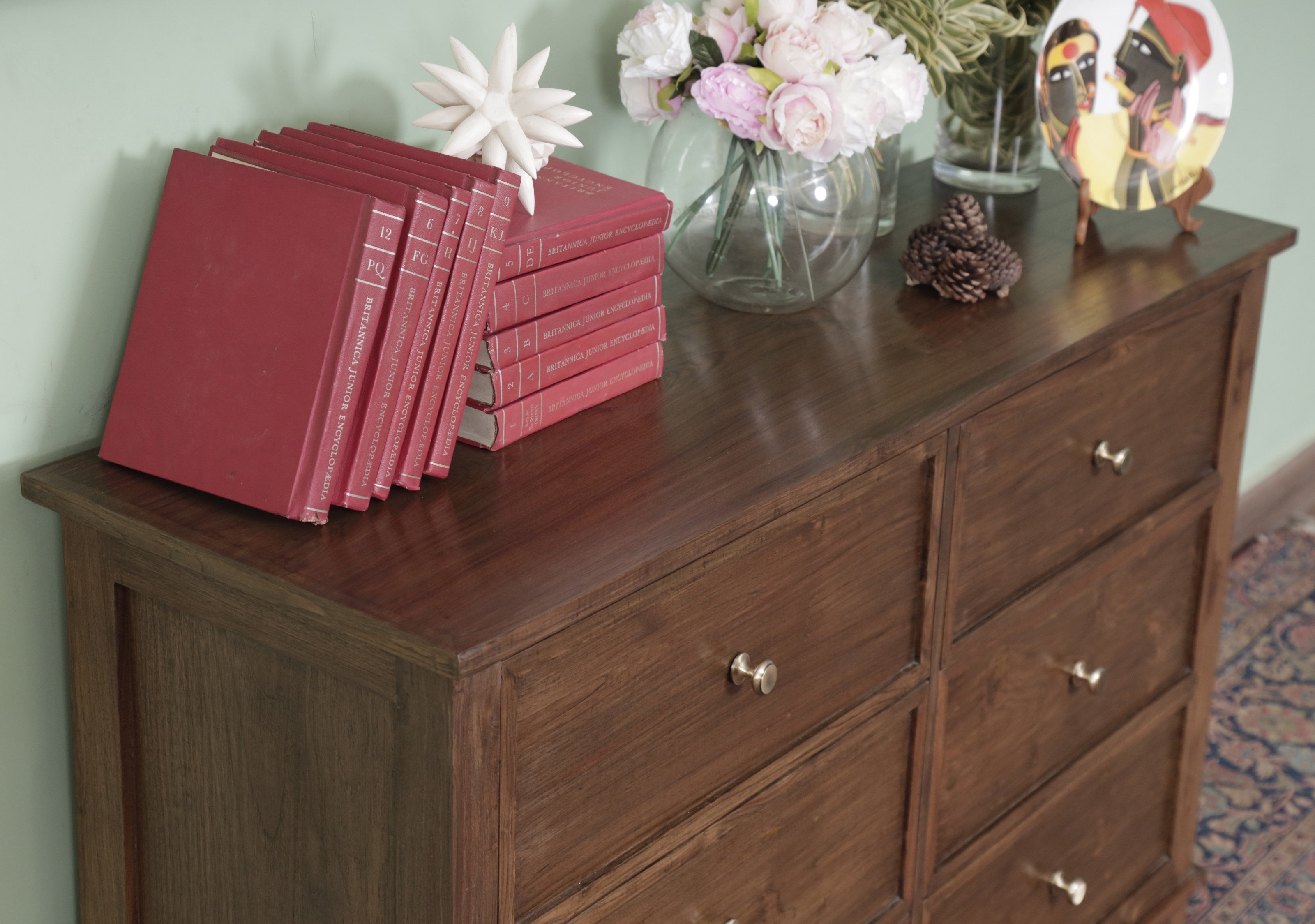 Nisbet Chest of Drawers