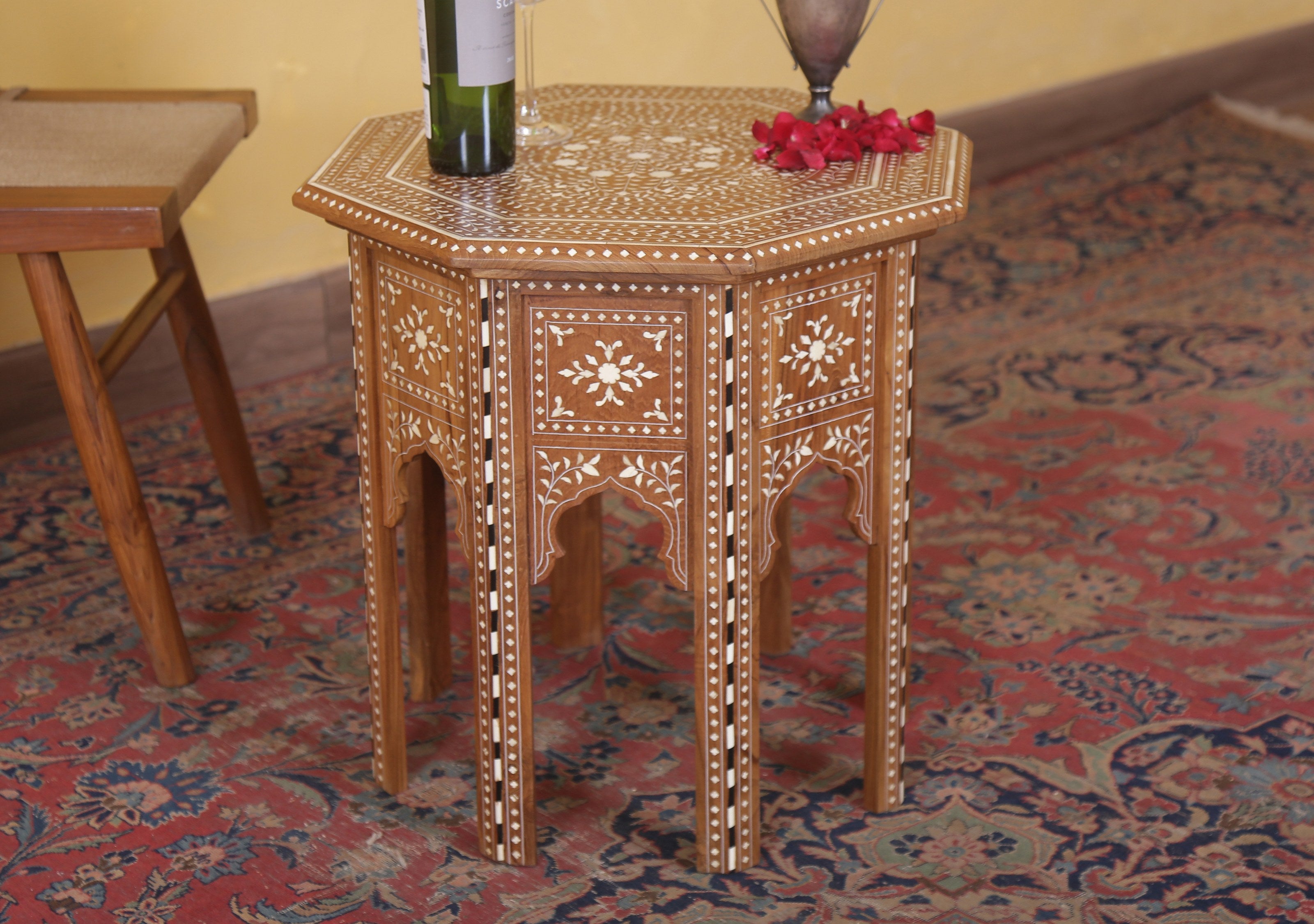 Lyron Table