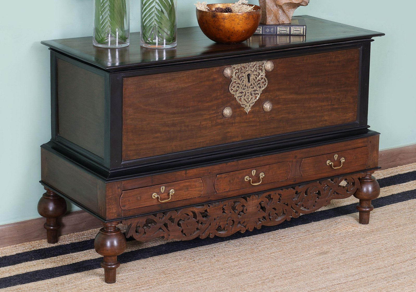 Beckett antique Chest