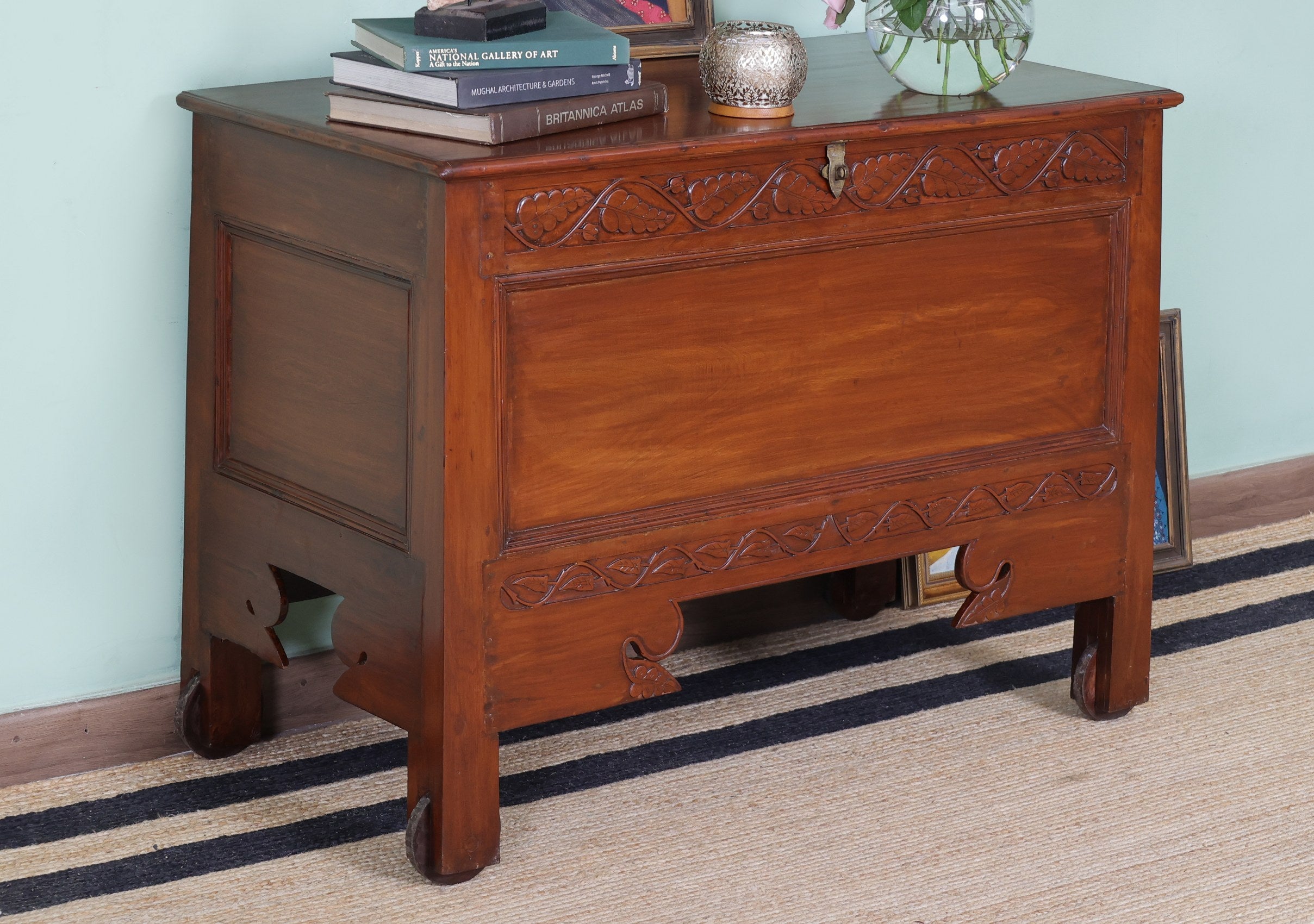 Stigand antique Chest