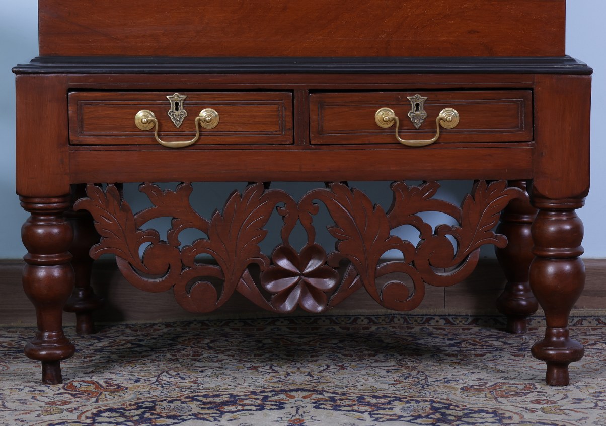 Brugel antique Chest