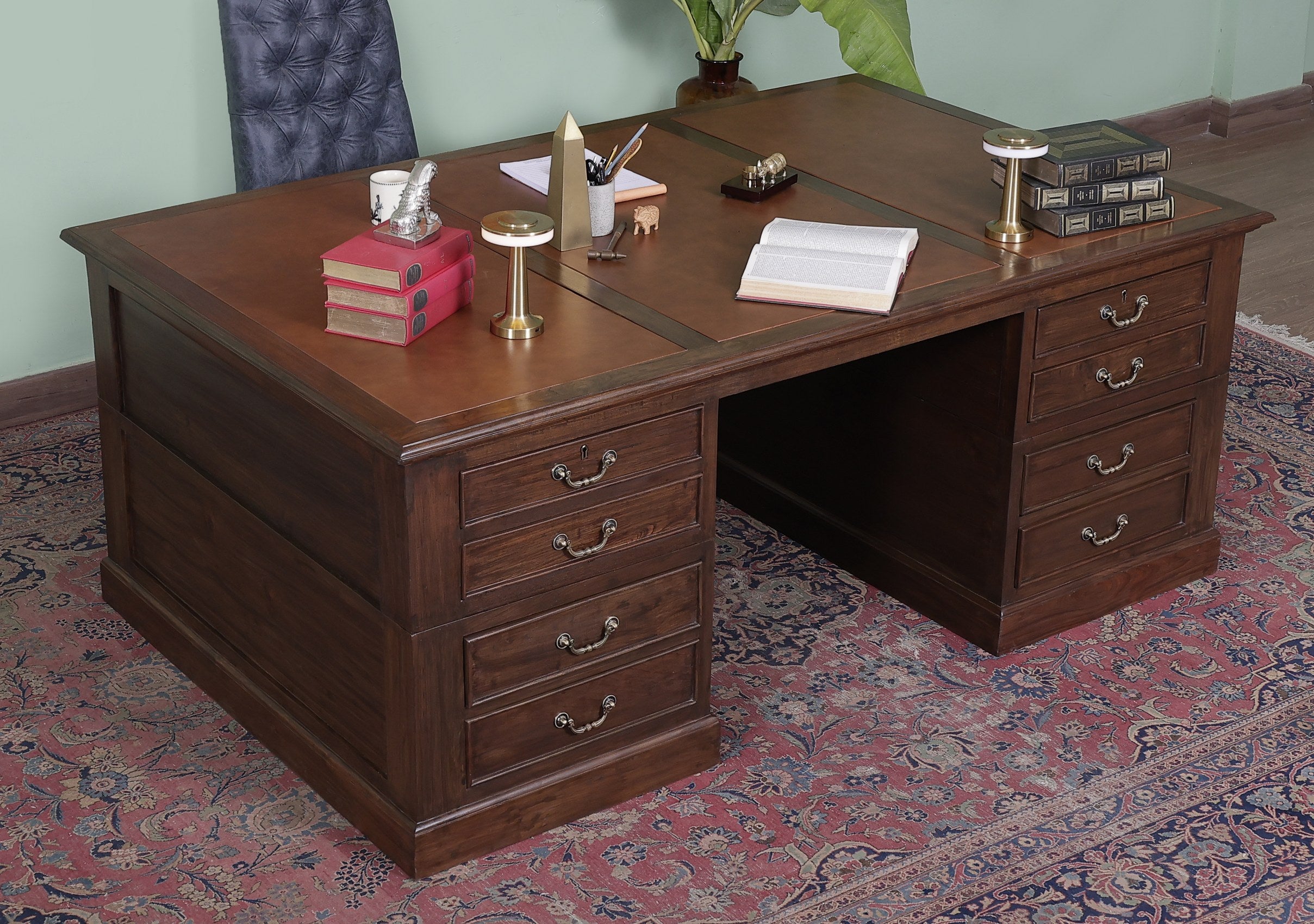 Vidalia Partners Desk