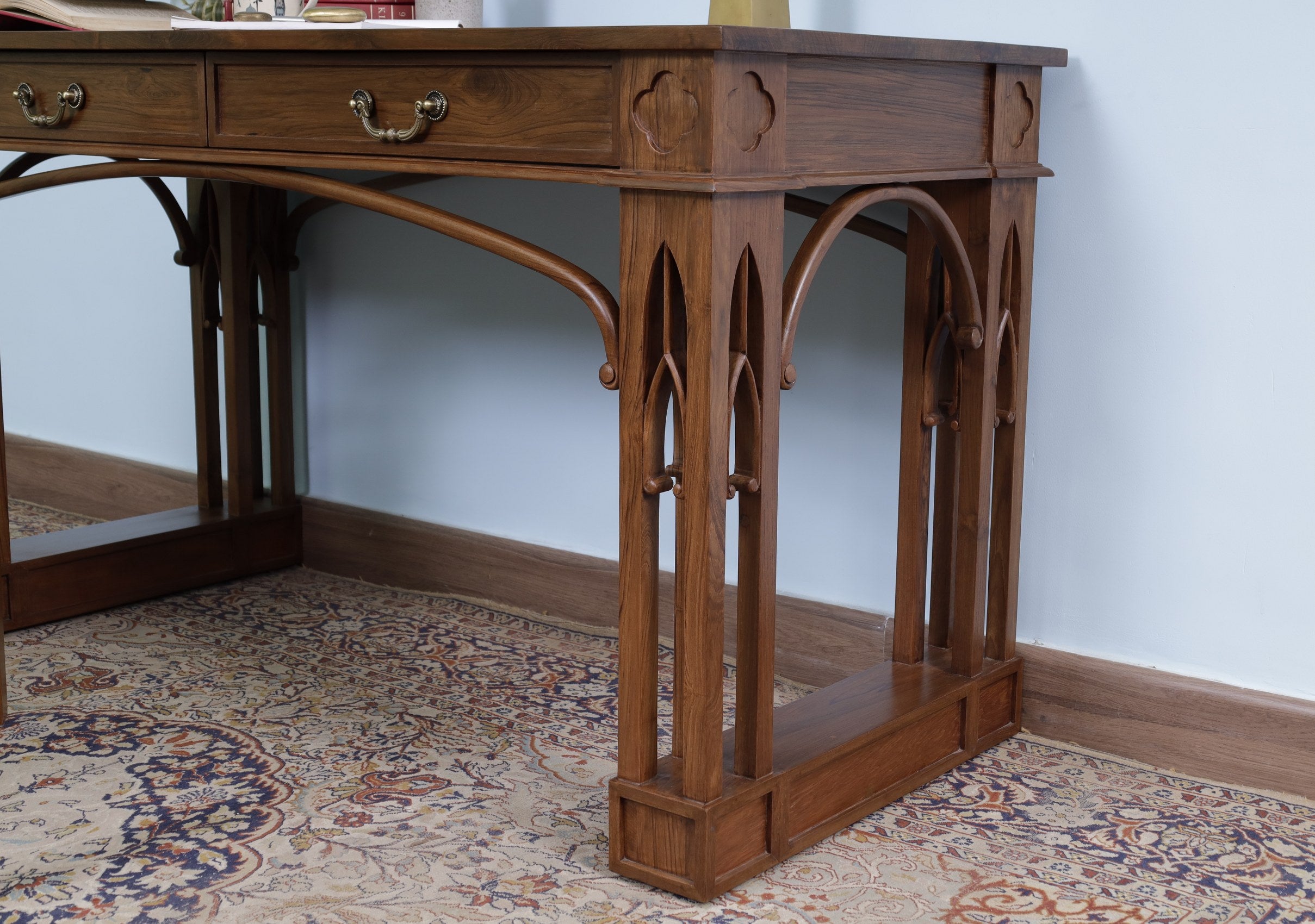 Tronet Desk