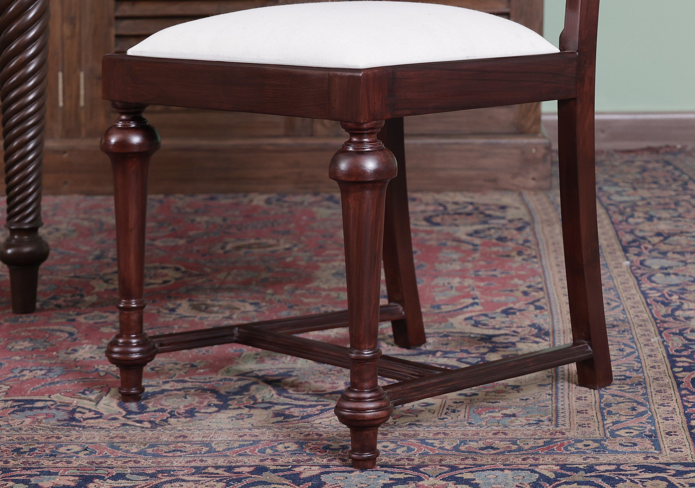 Qualberg Chair