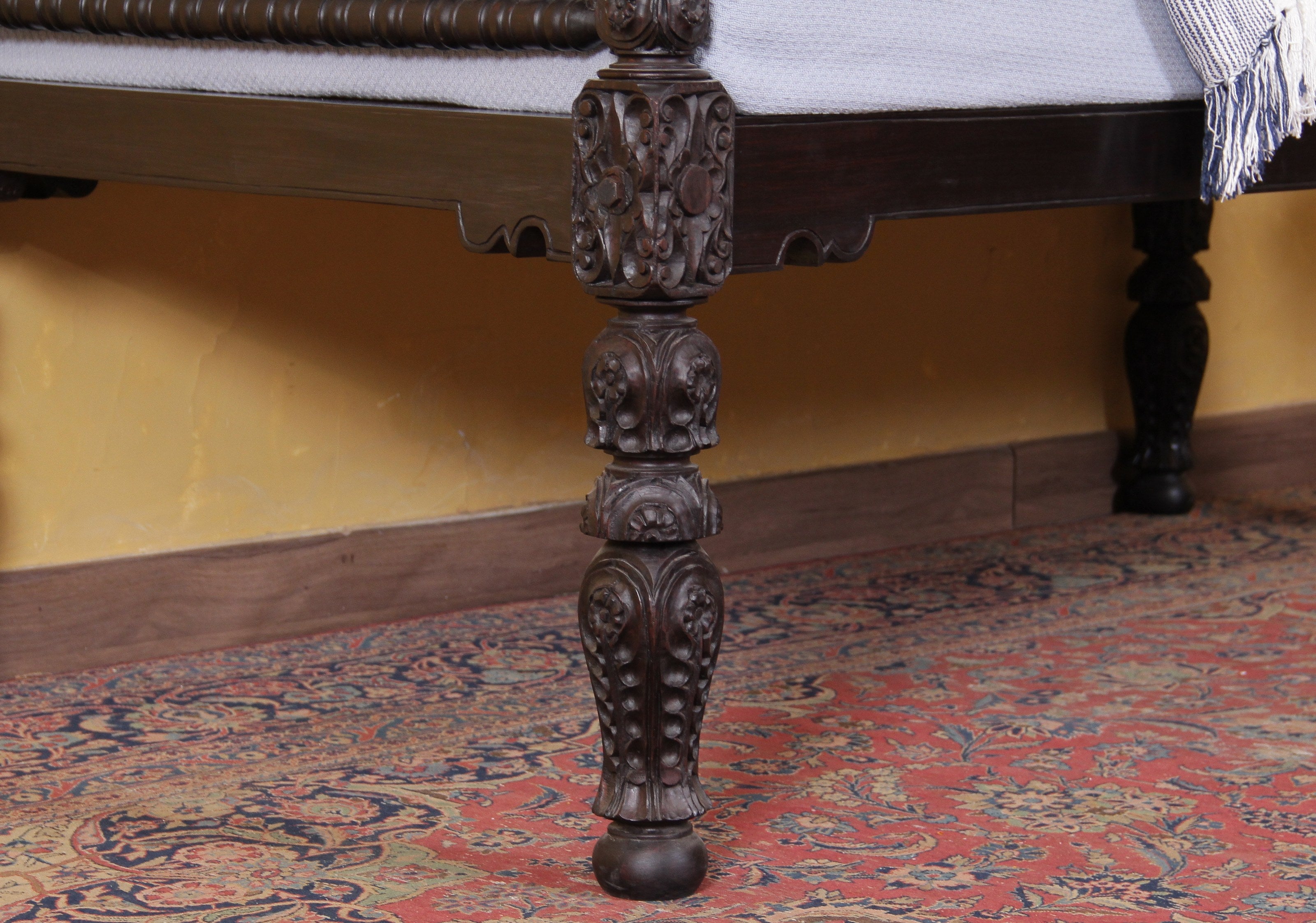 Abingdon Antique Day Bed