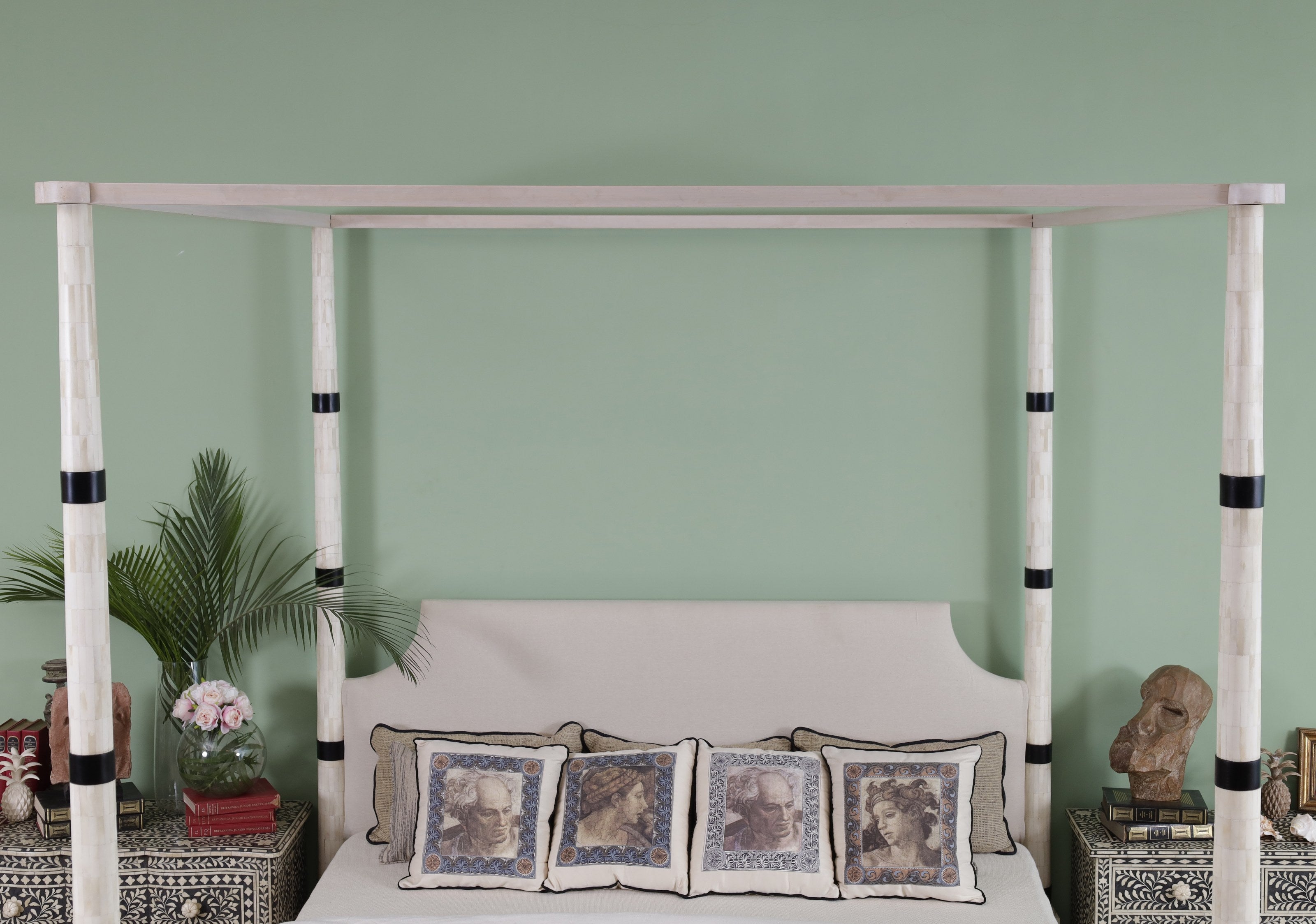 Kalvin Inlaid Poster Bed