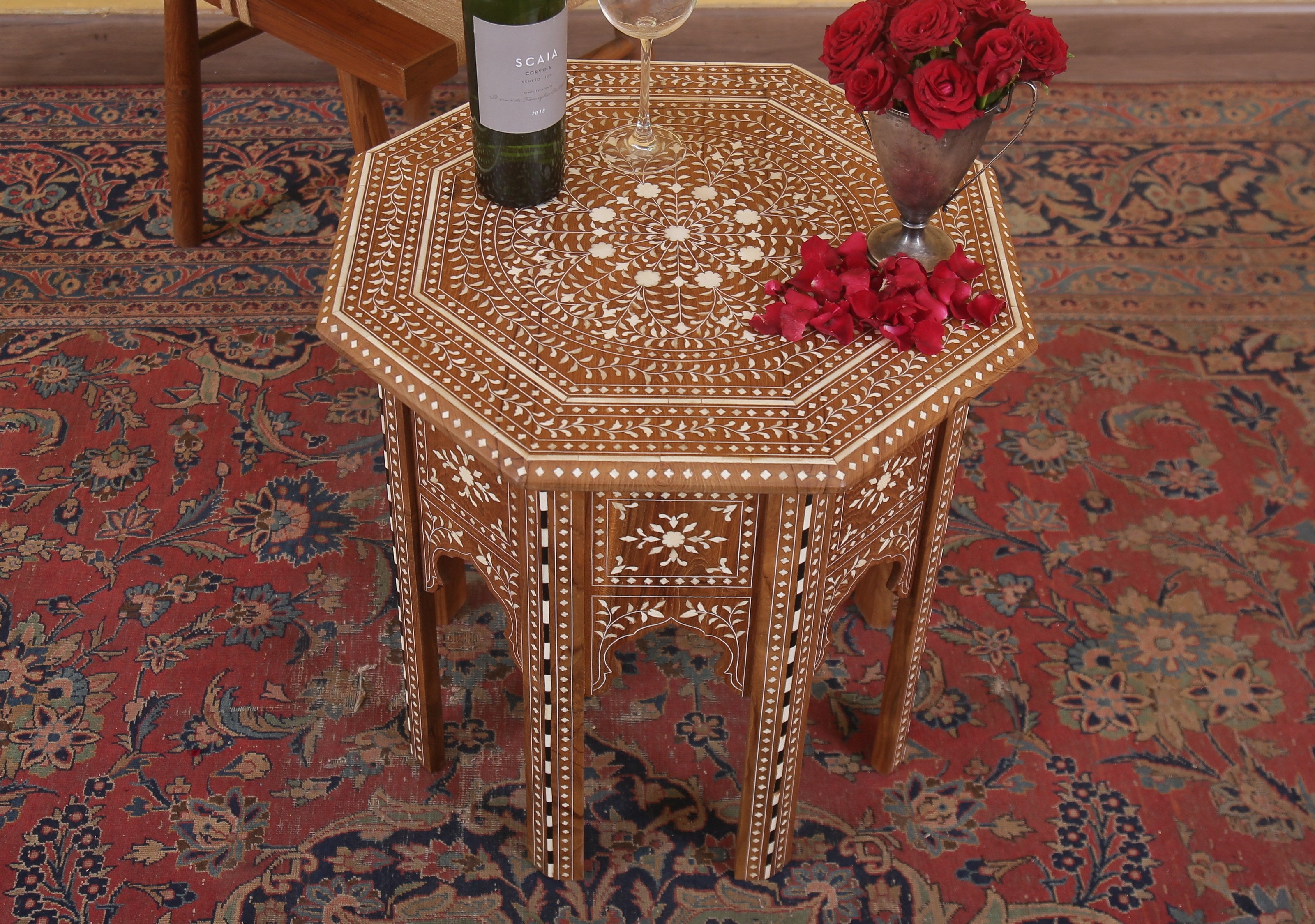 Lyron Table