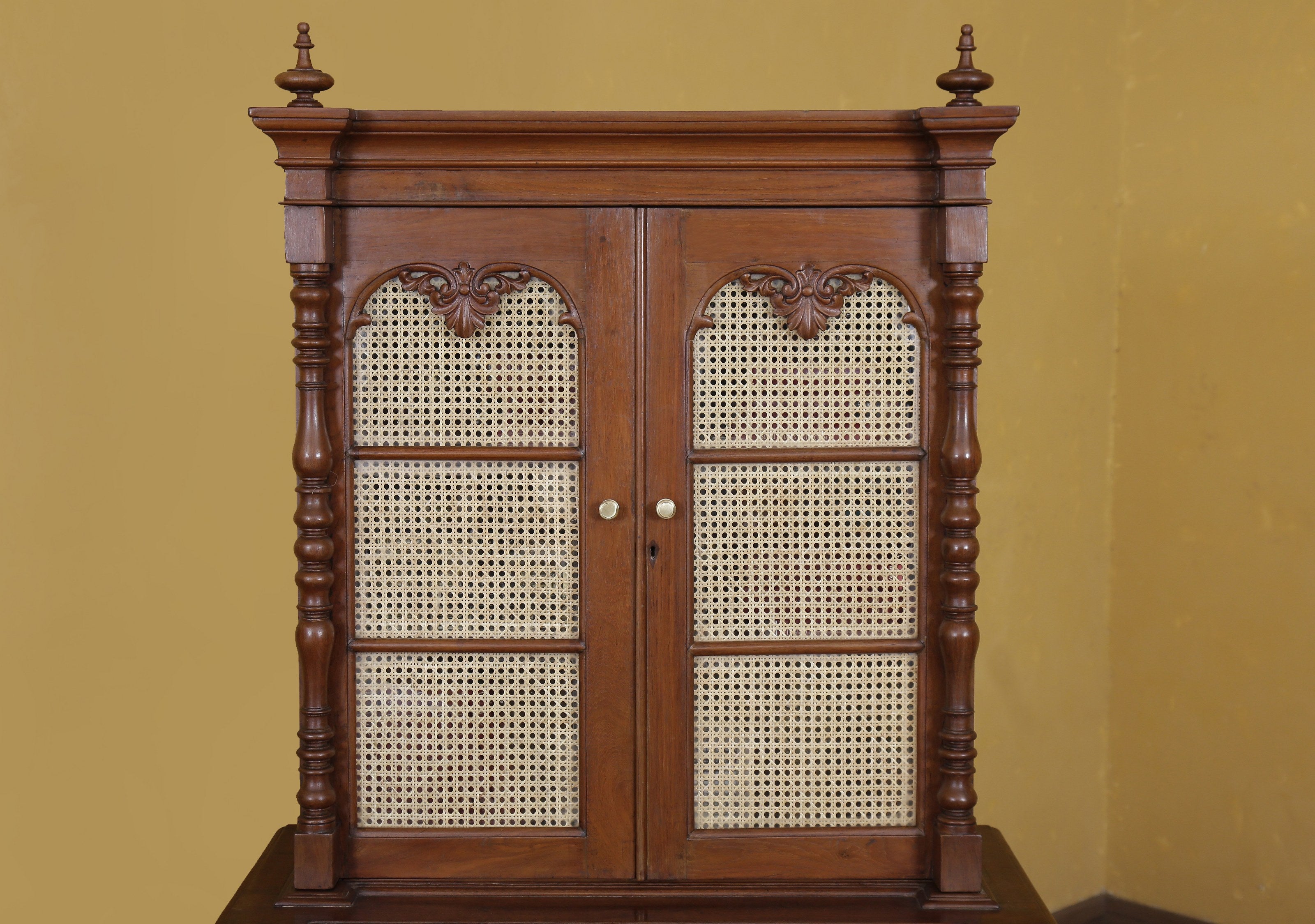 Thorpe Crockery Cabinet