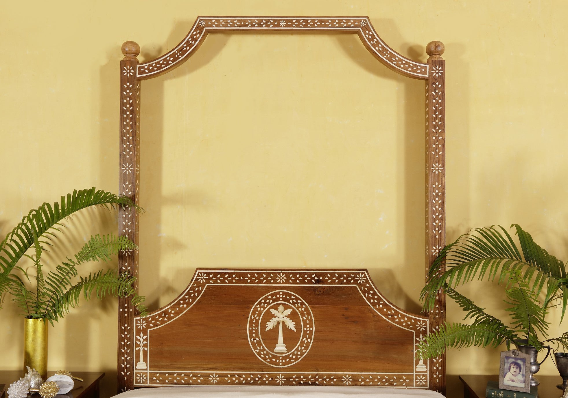 Wilmot Inlaid Bed