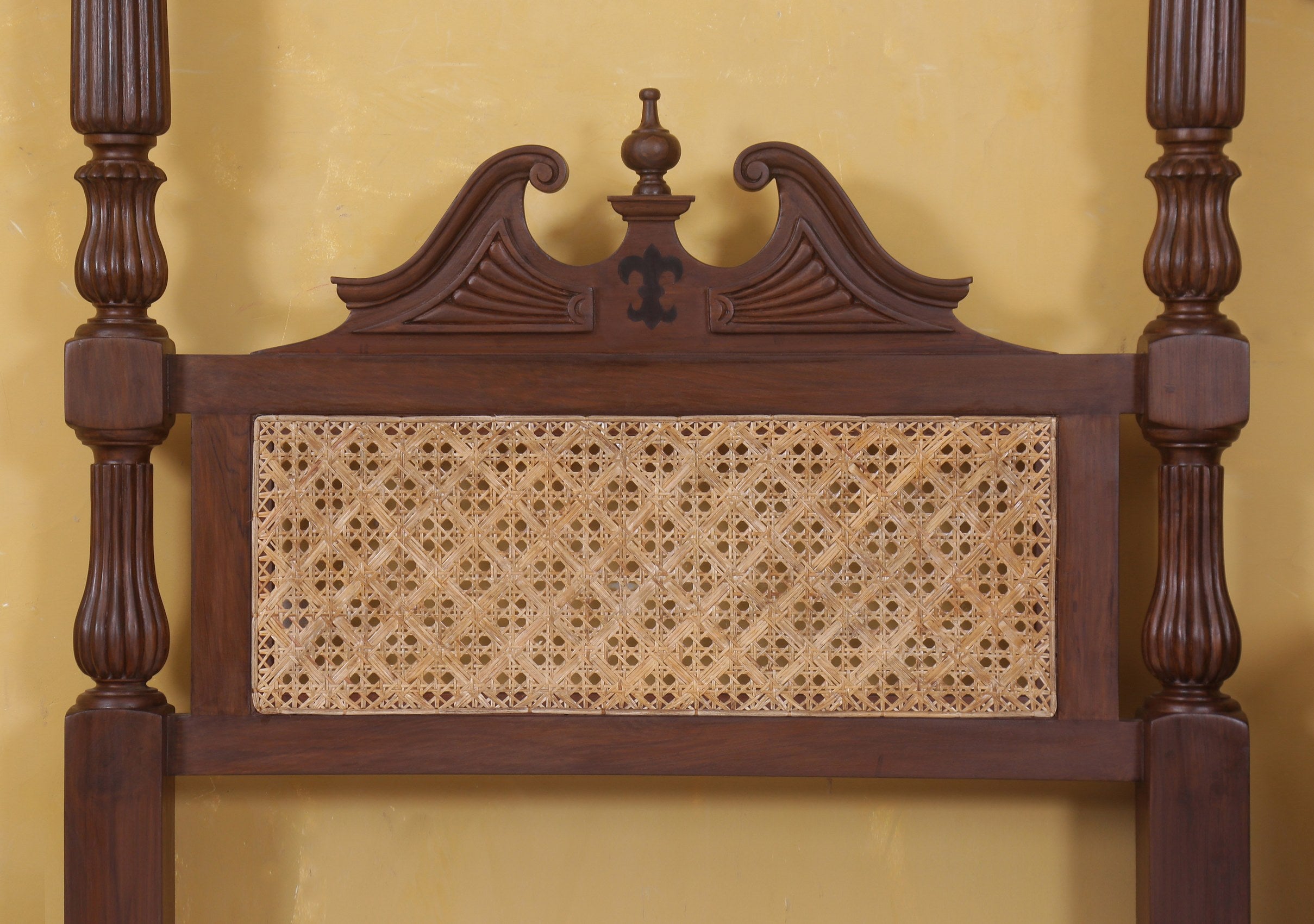 Joan Poster Bed