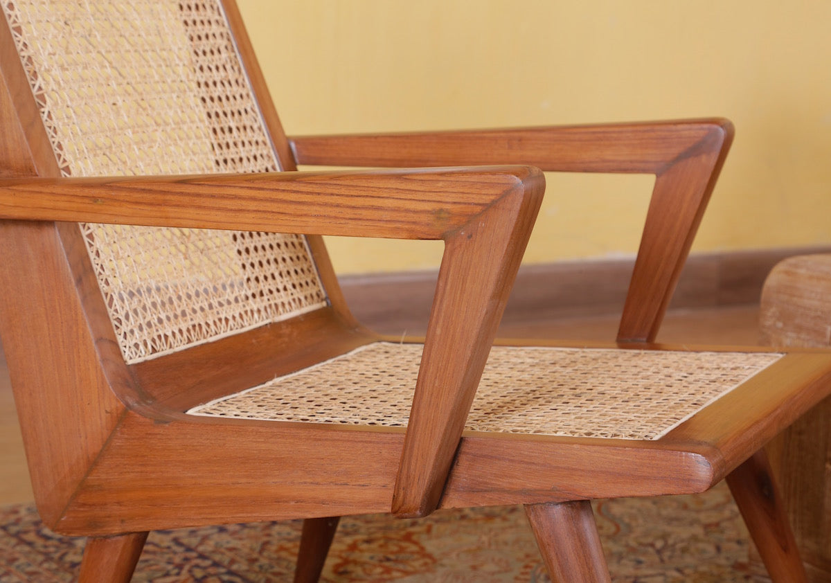 Bond Chair