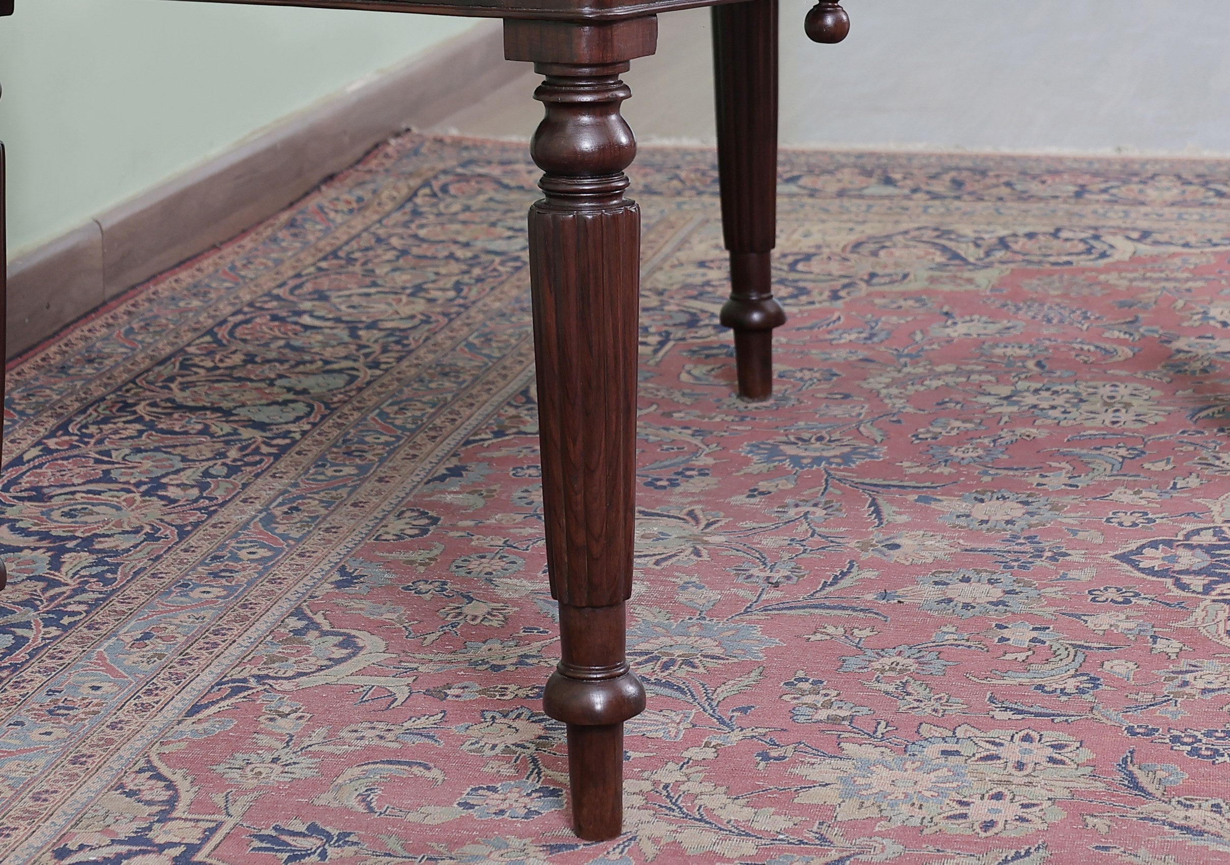 Marlon antique Desk