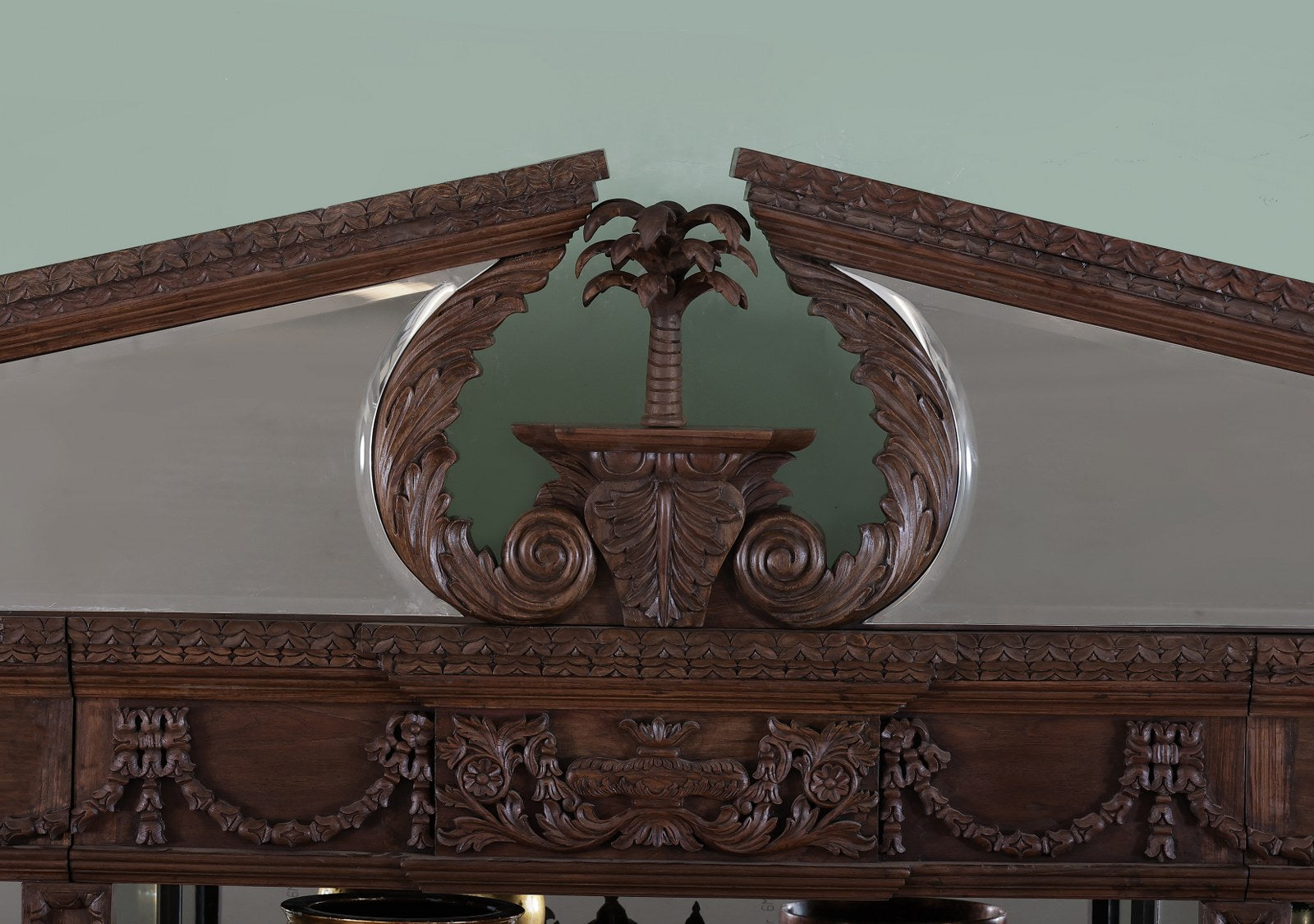 Dauphin Cabinet