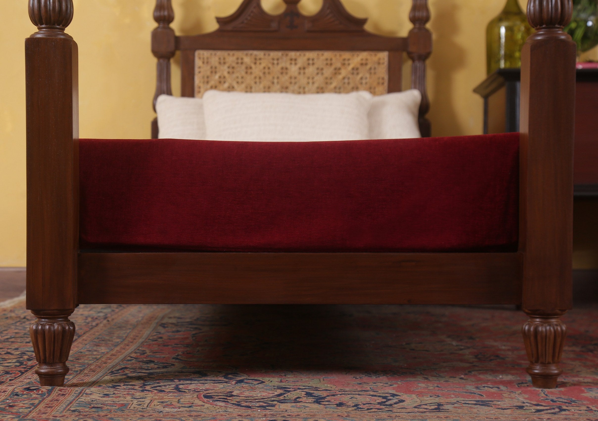 Joan Poster Bed