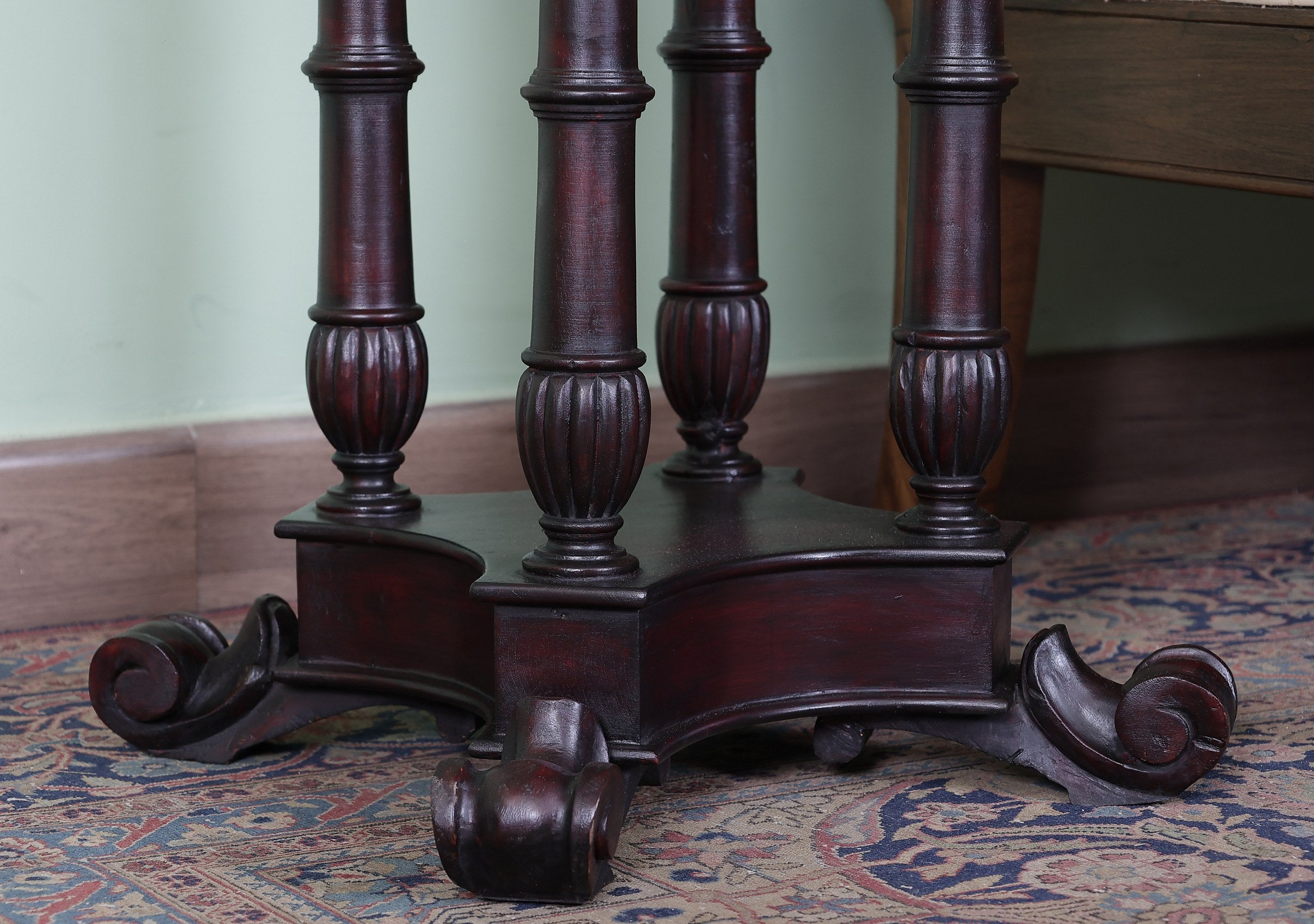 Thynne Table
