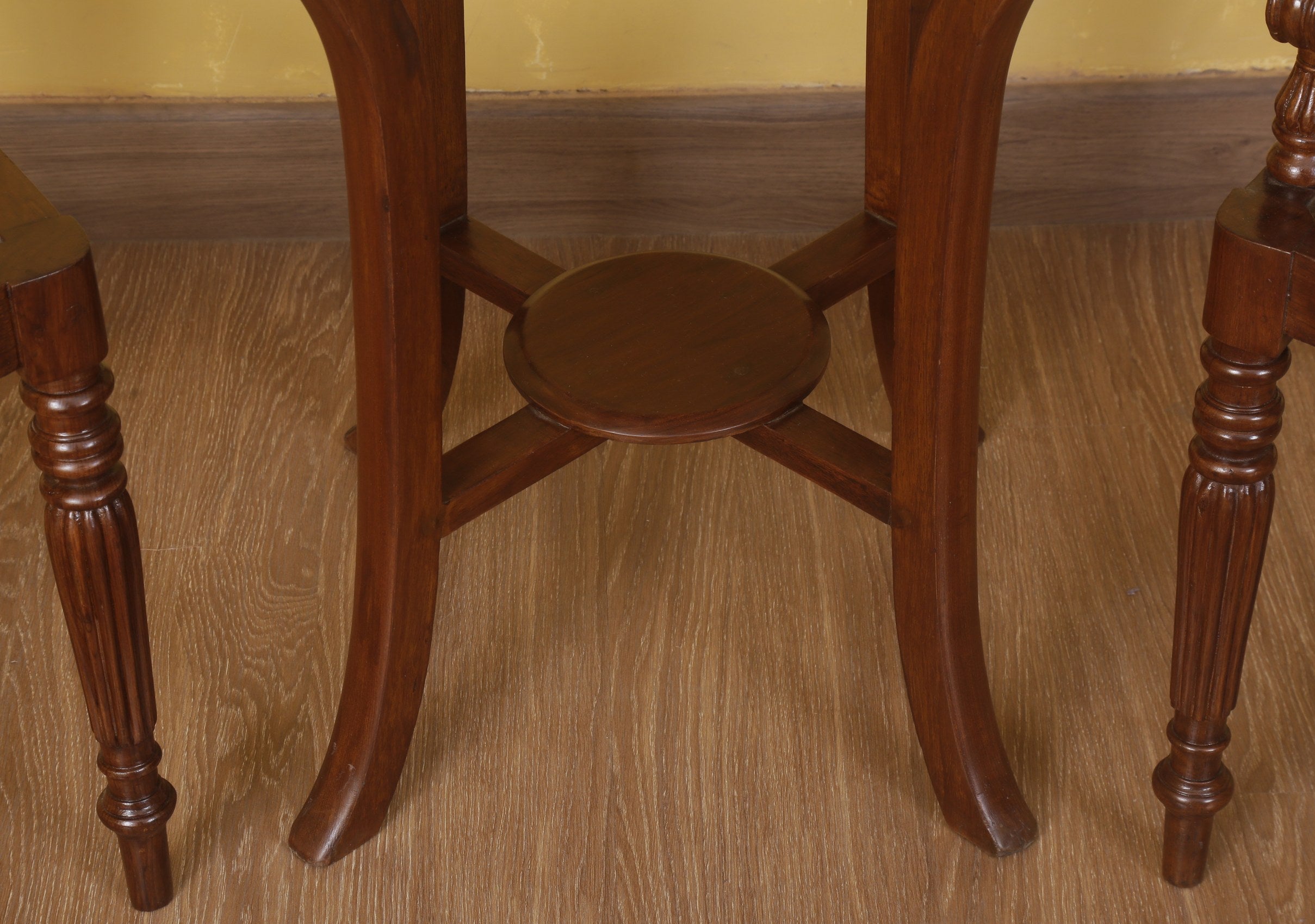 Pitt Table