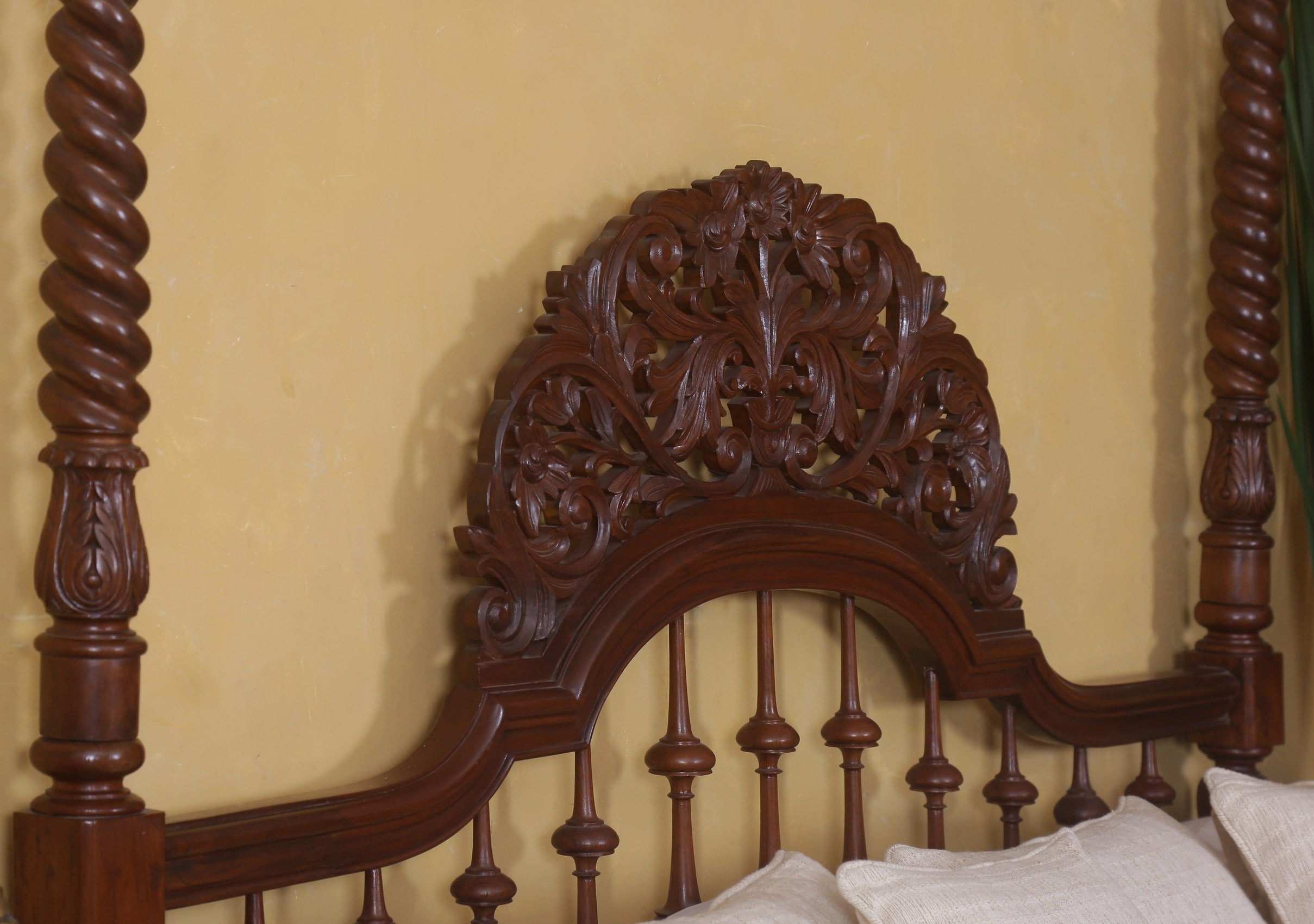 Rijcklof Antique Bed