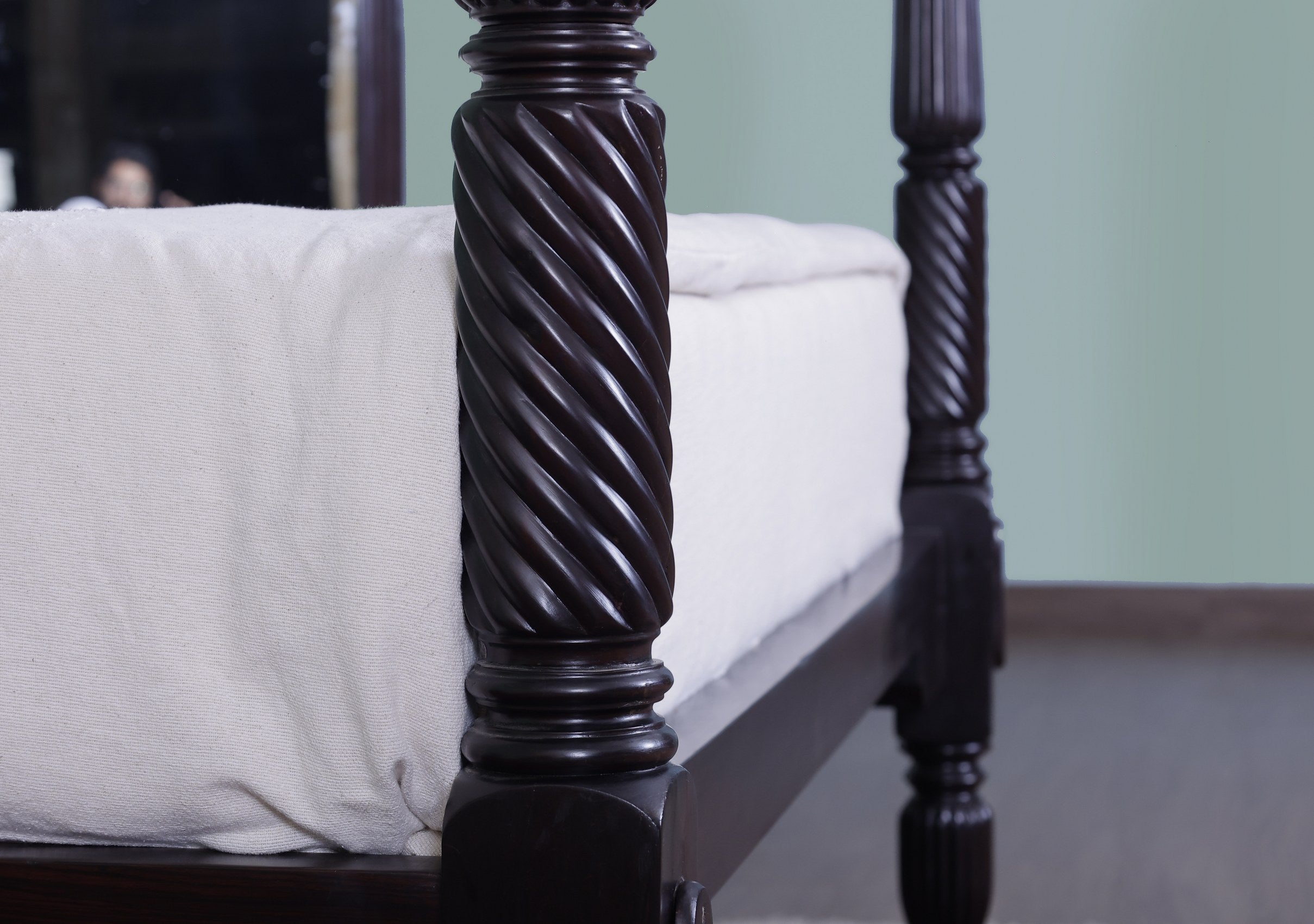 Eldridge Poster Bed
