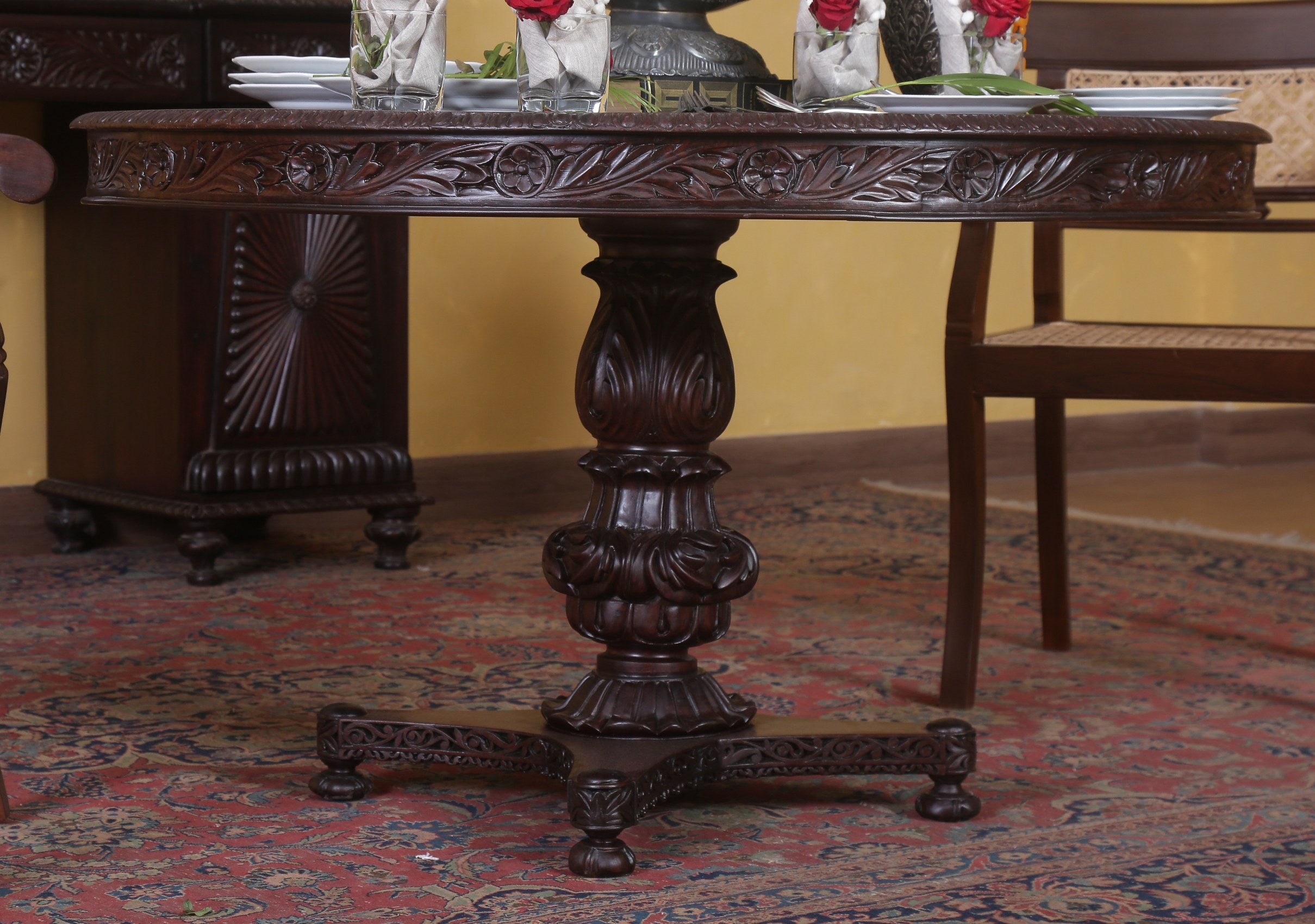 Howe Breakfast Table