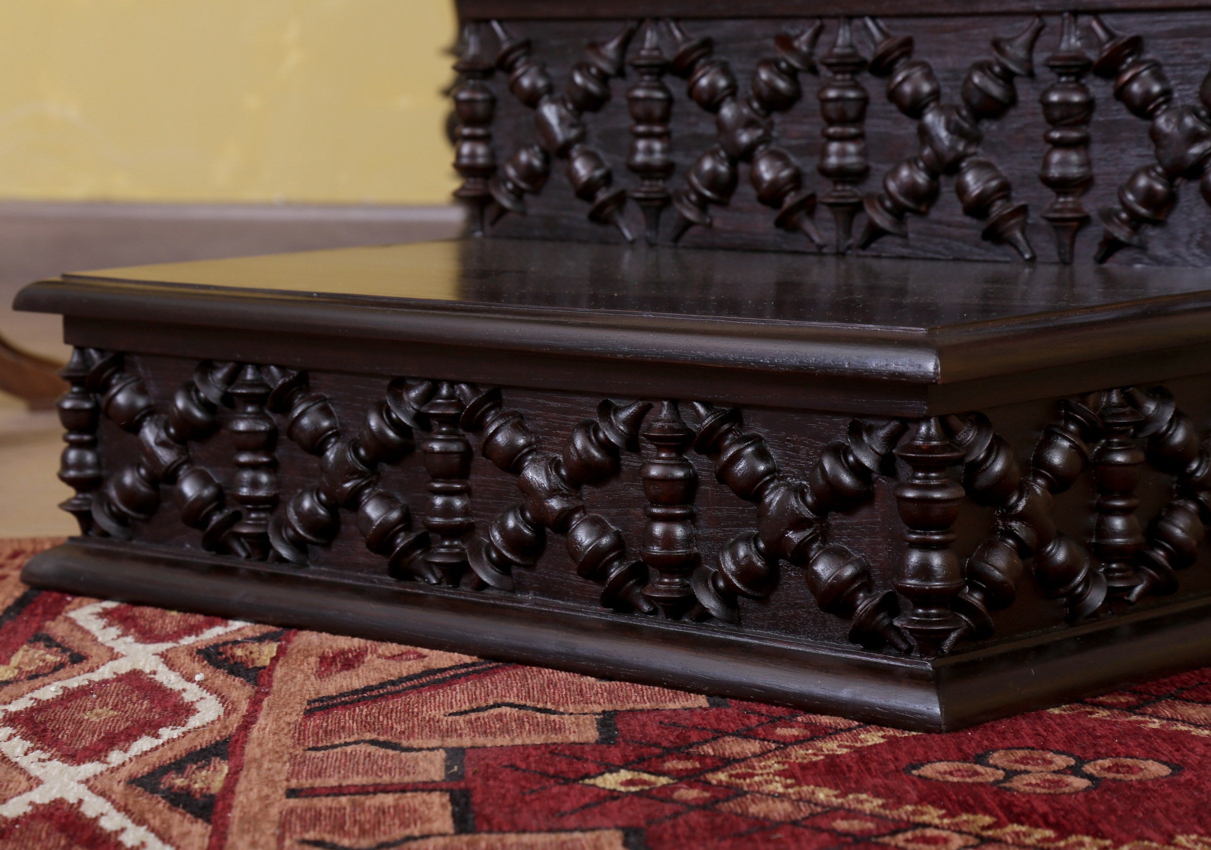 Cornwallis Step Stool