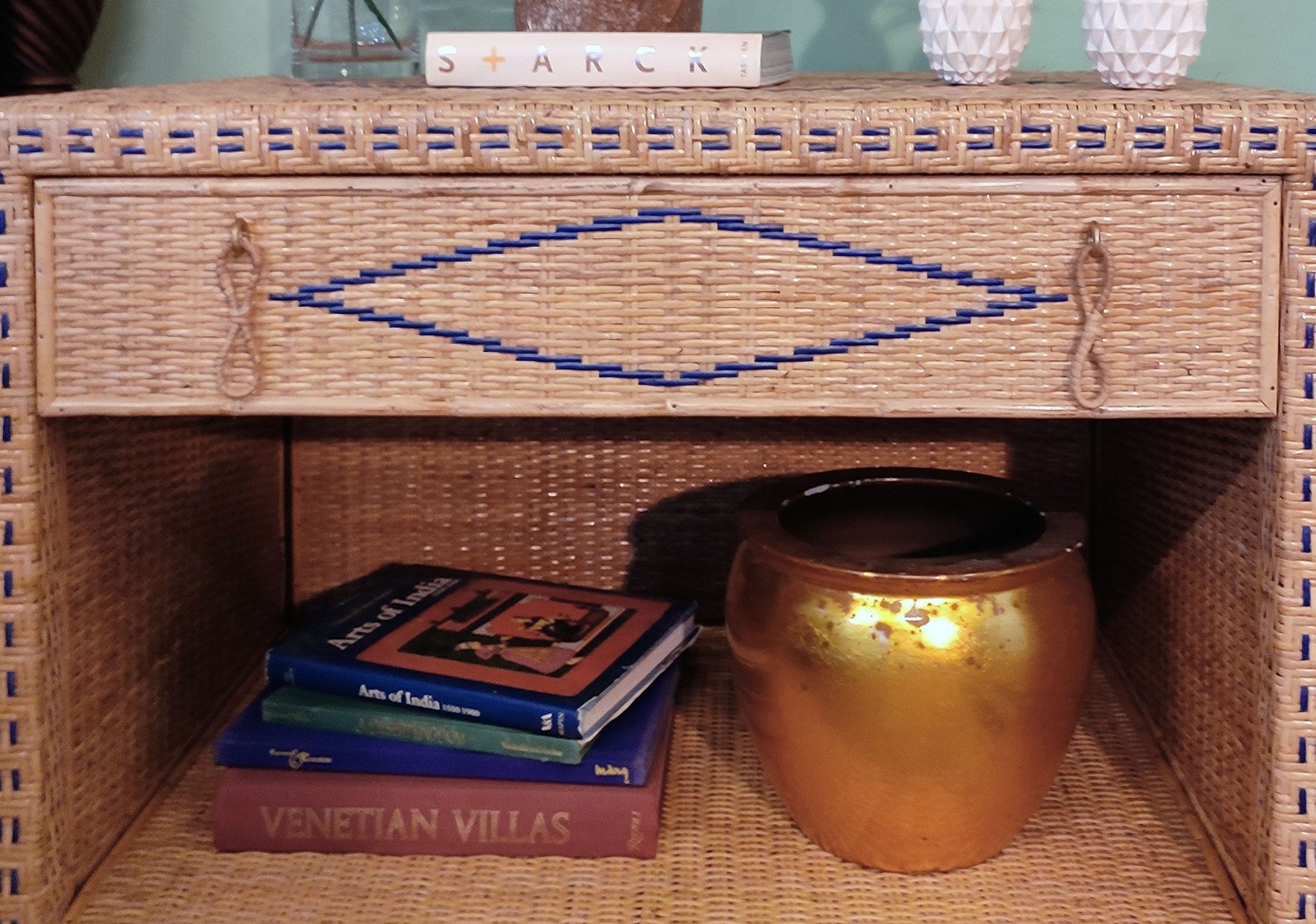 Alick Table