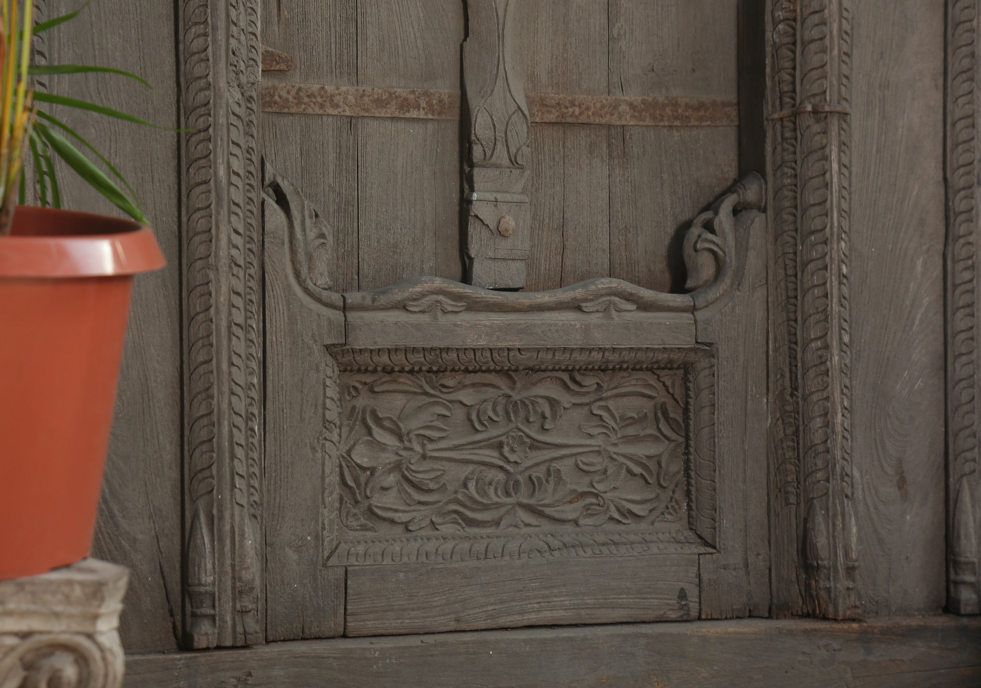 Varenne Antique Jharokha