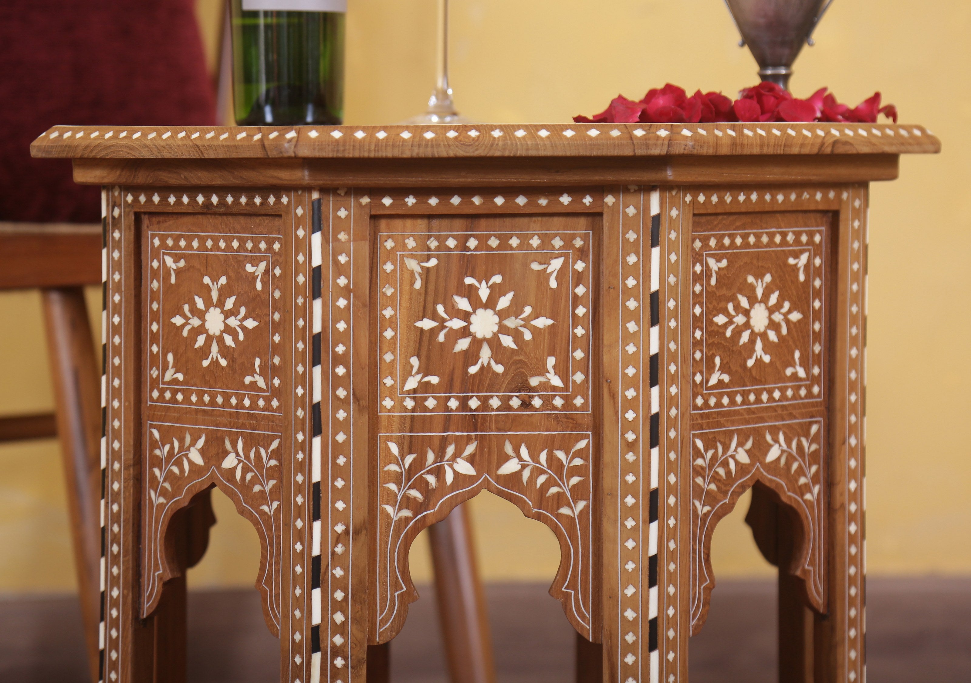 Lyron Table