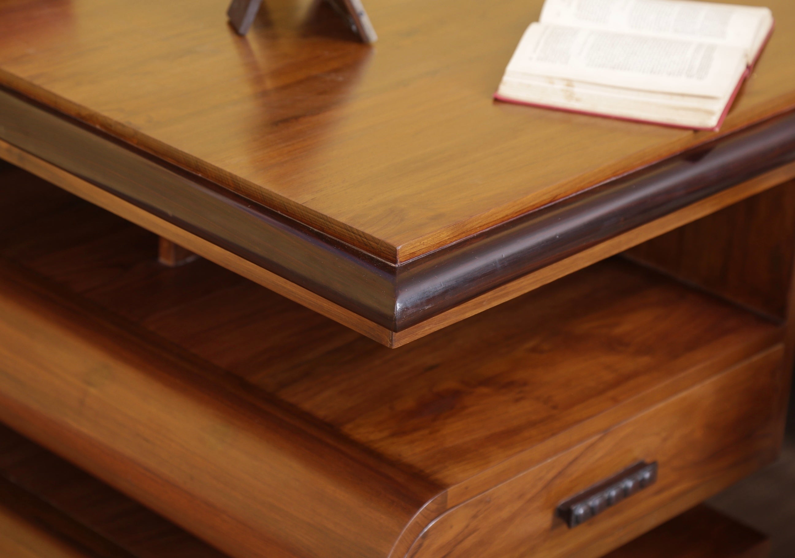 Dumas Partners Desk