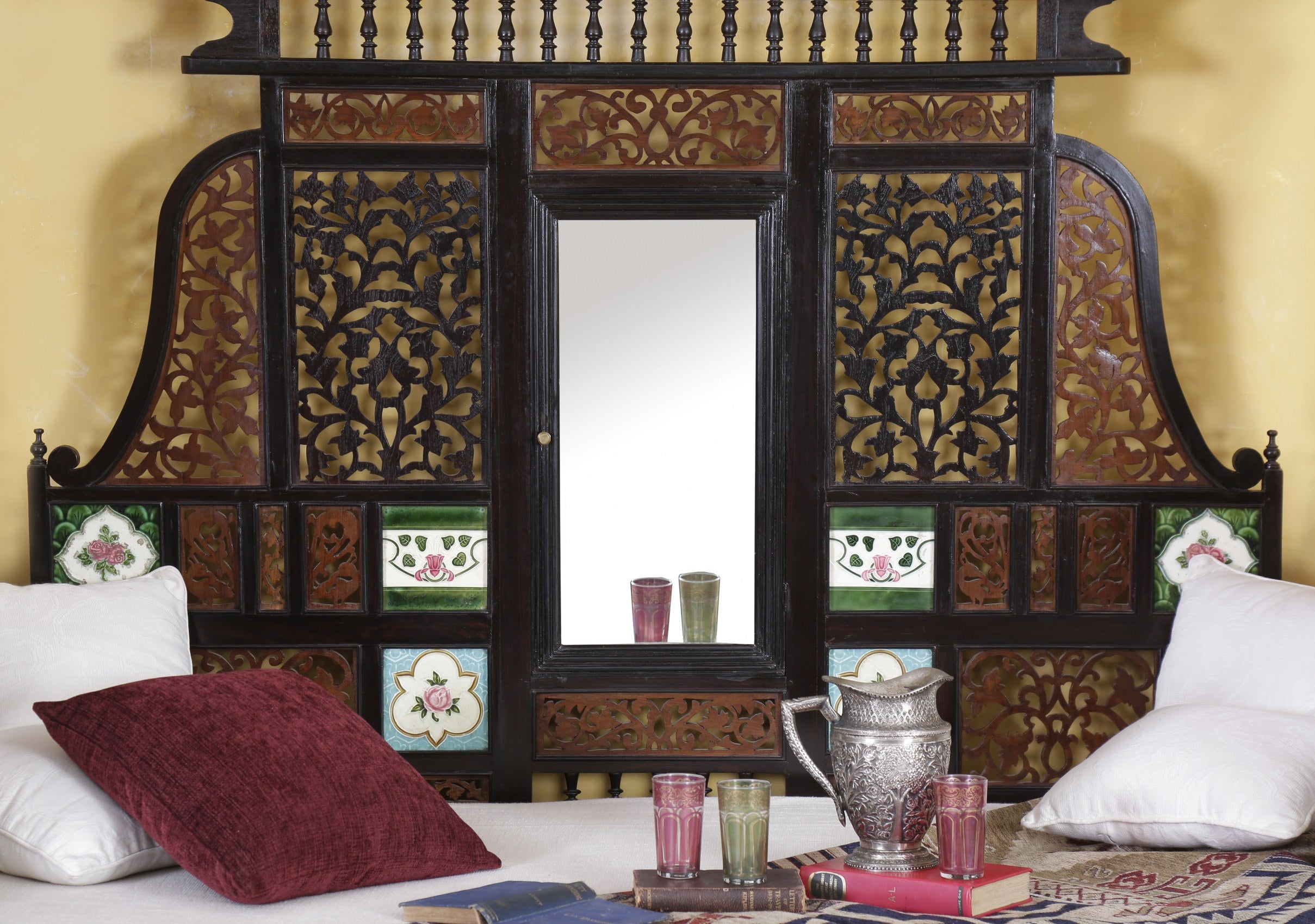 Greening Antique Day Bed