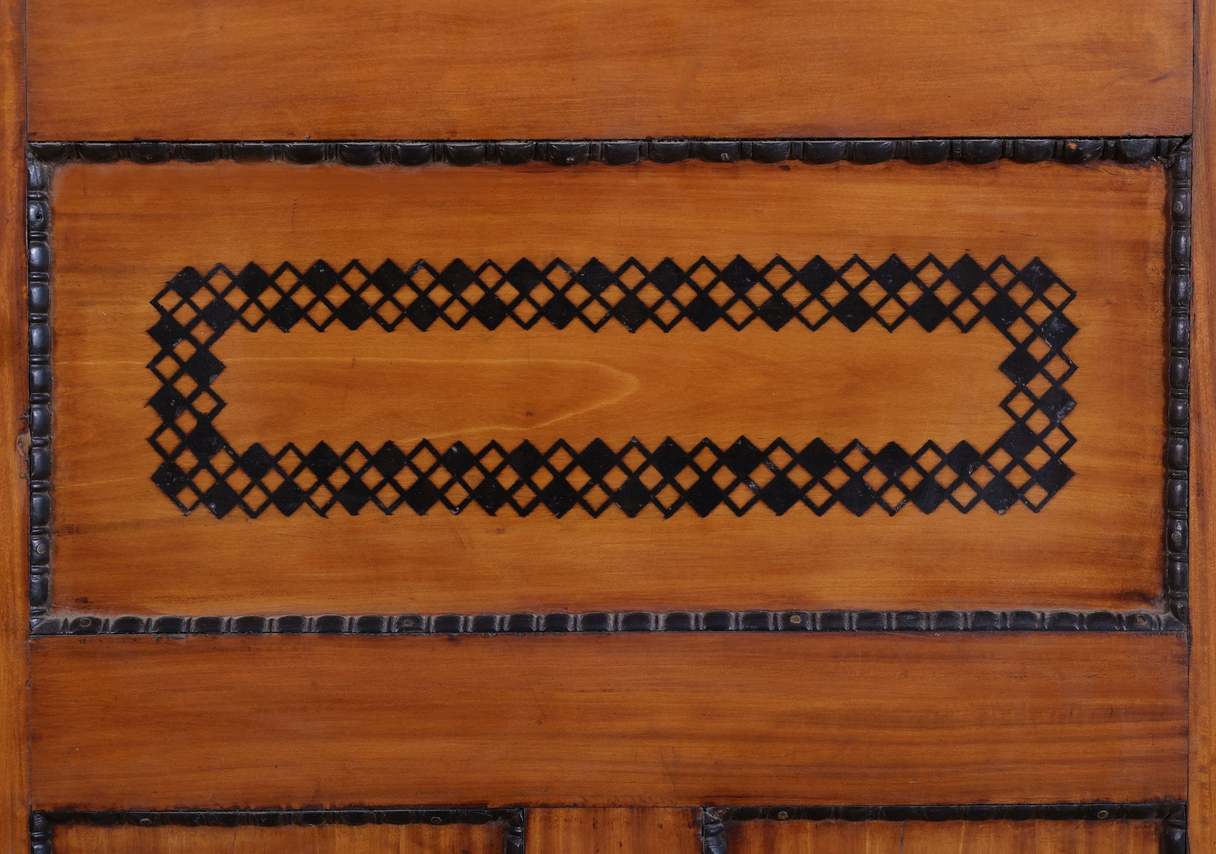 Mapstone antique Armoire