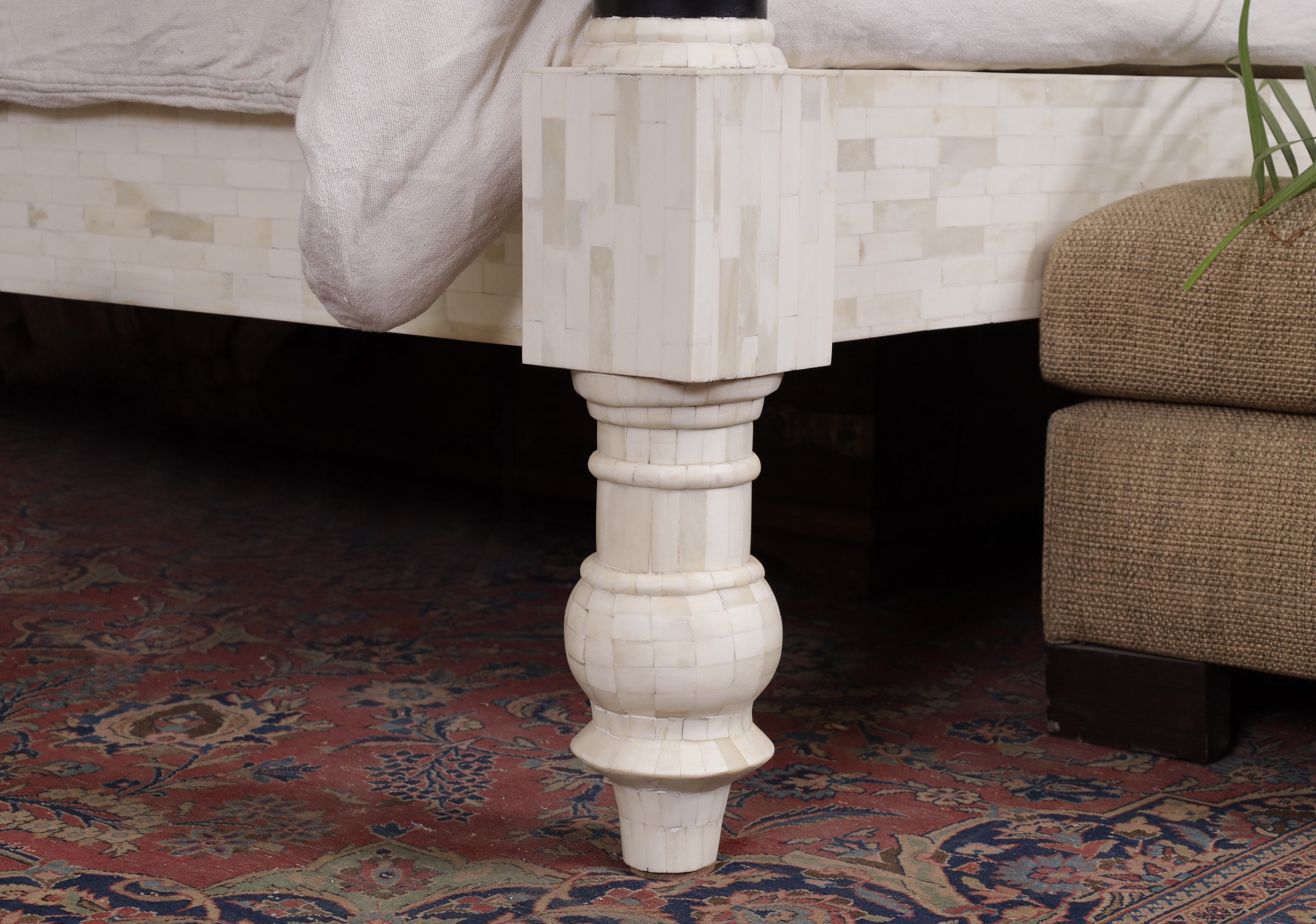 Kalvin Inlaid Poster Bed