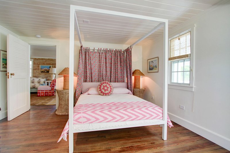 White Lodge Residence in Harbour Island, The Bahamas Designed By Robin Henry Studio