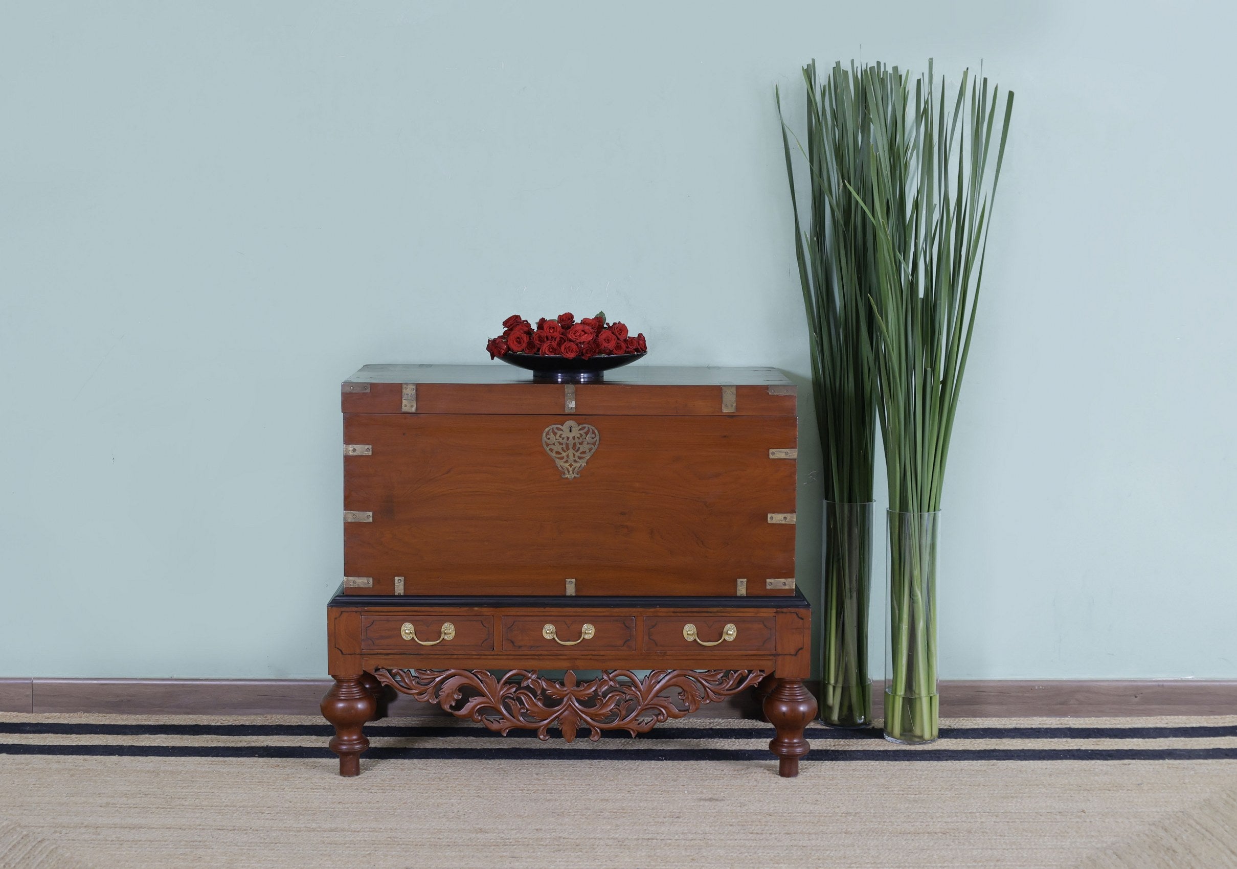 Lestan antique Chest