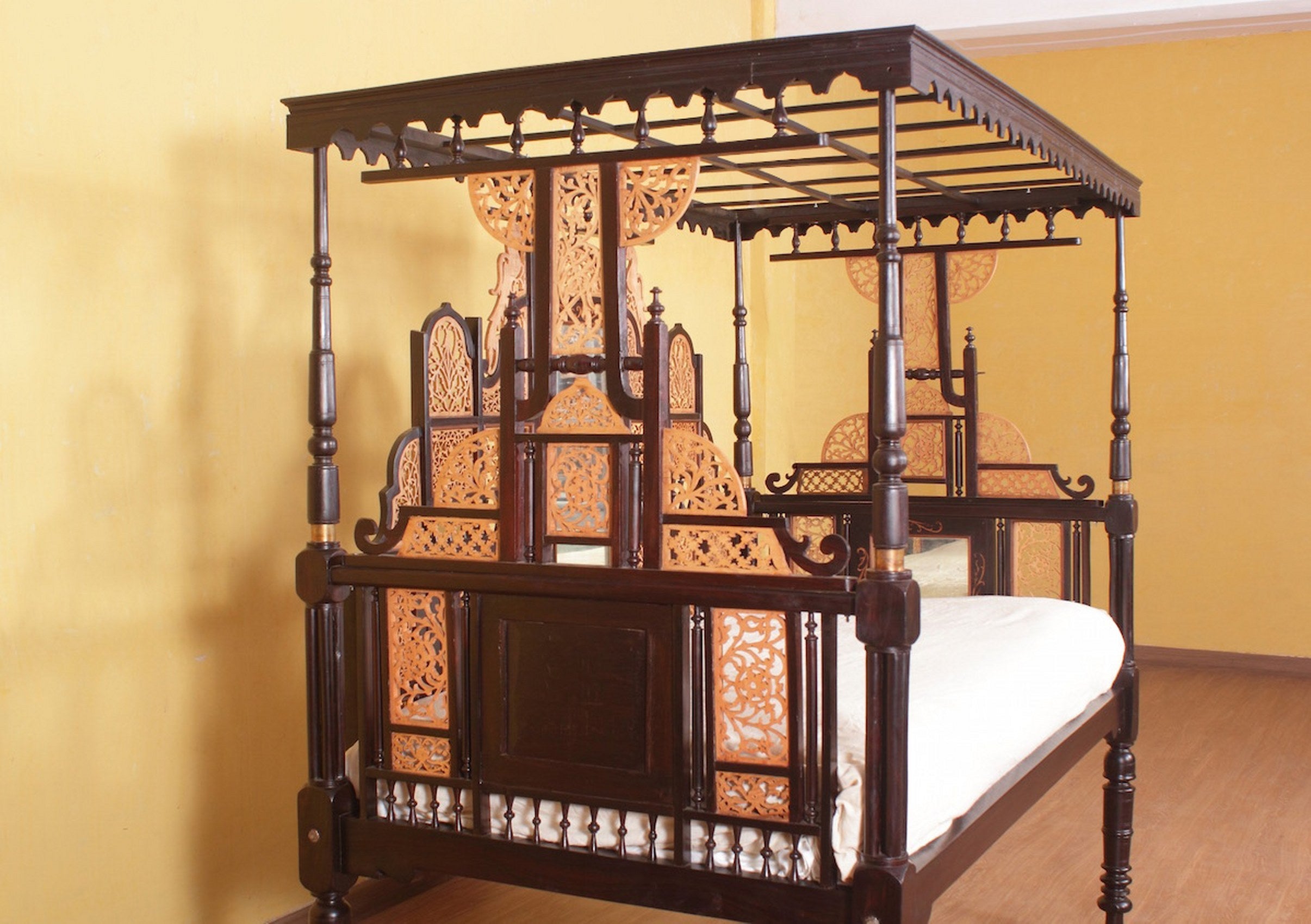 Perowne Antique Day Bed