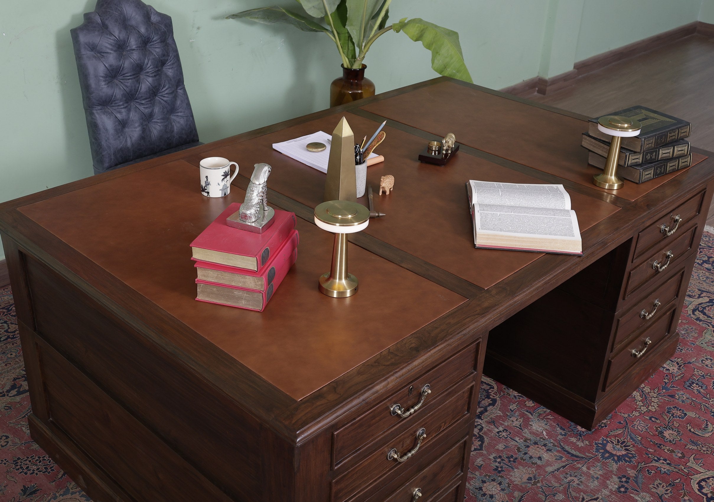 Vidalia Partners Desk