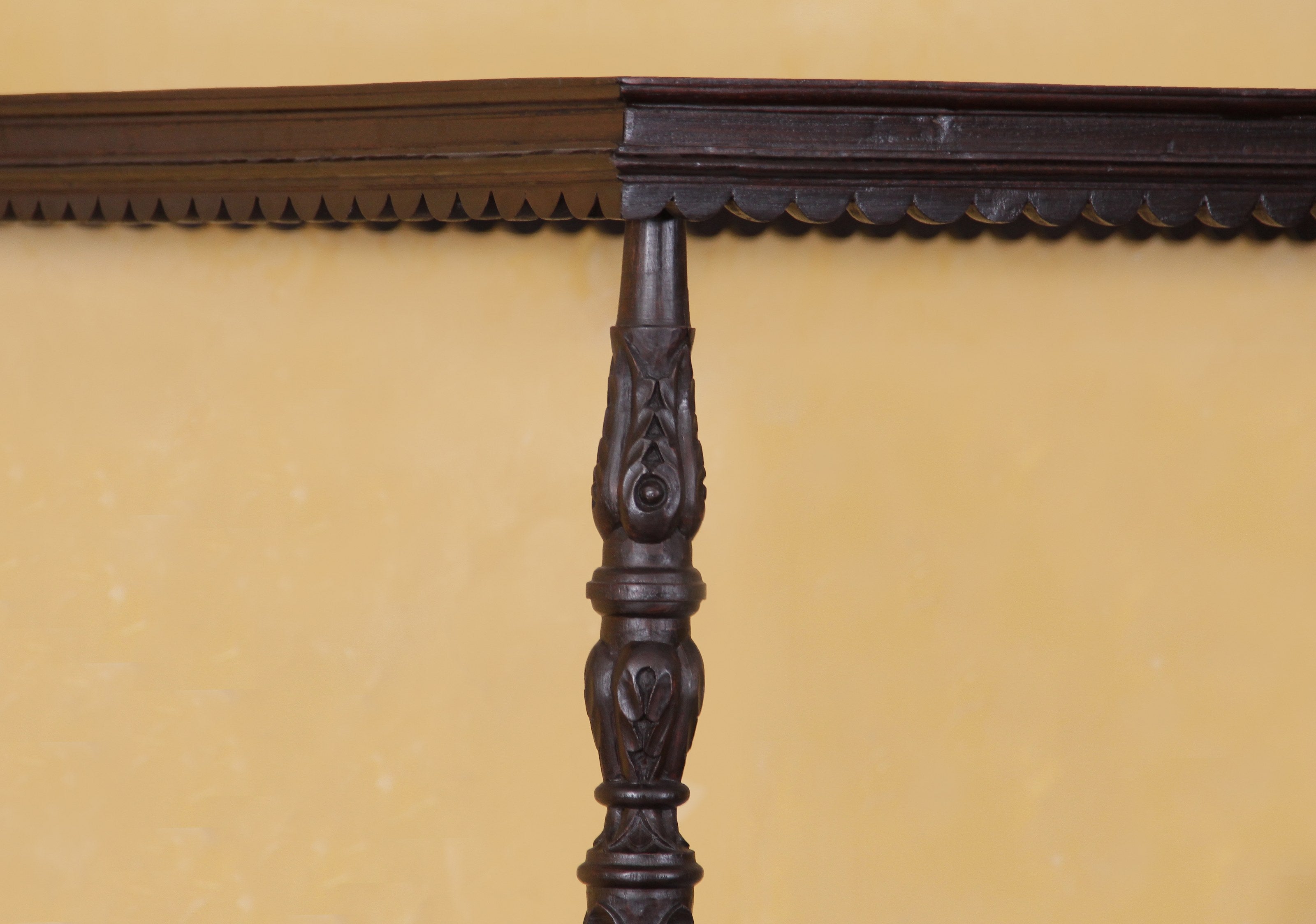 Abingdon Antique Day Bed