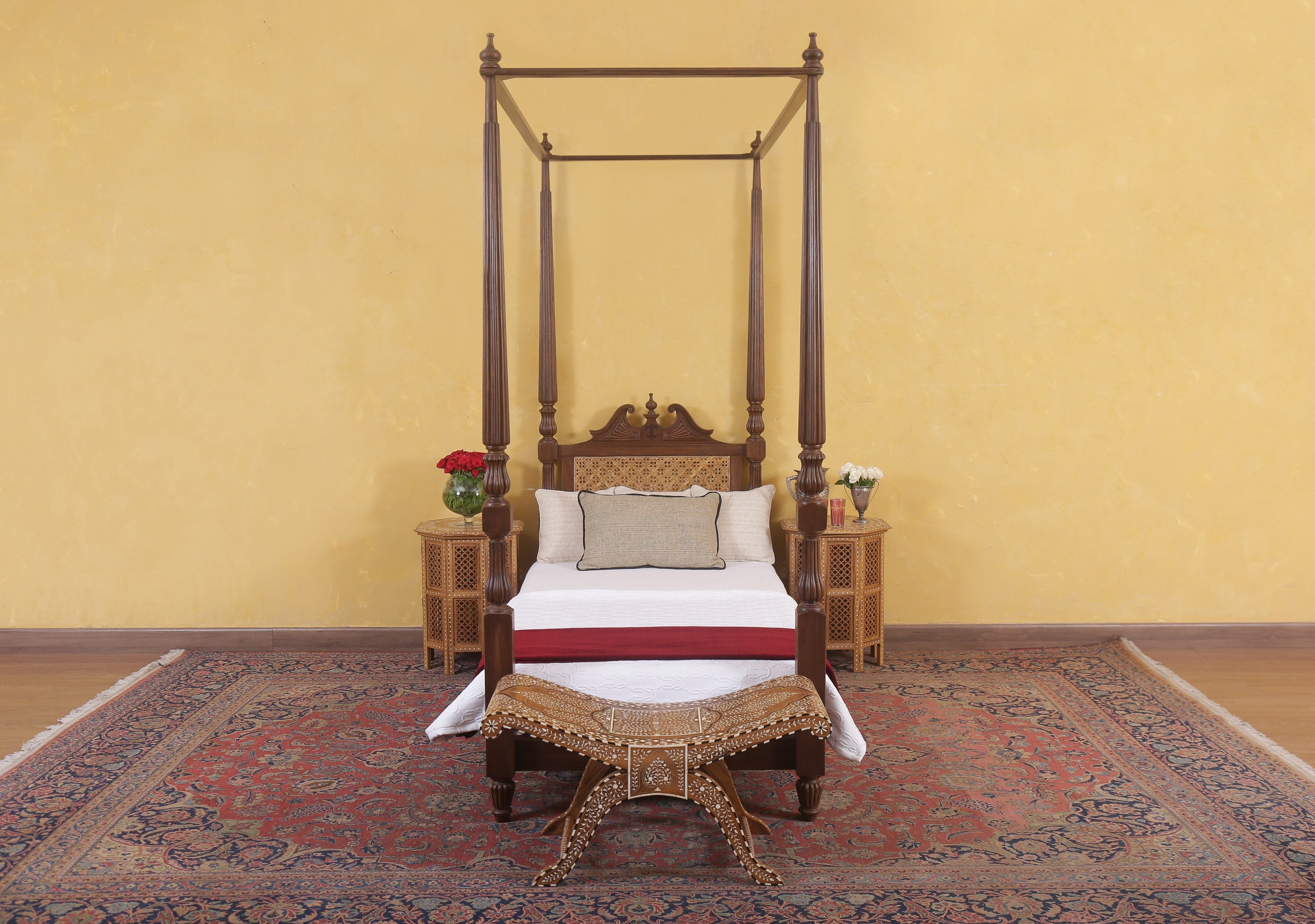 Idrissi Nightstand