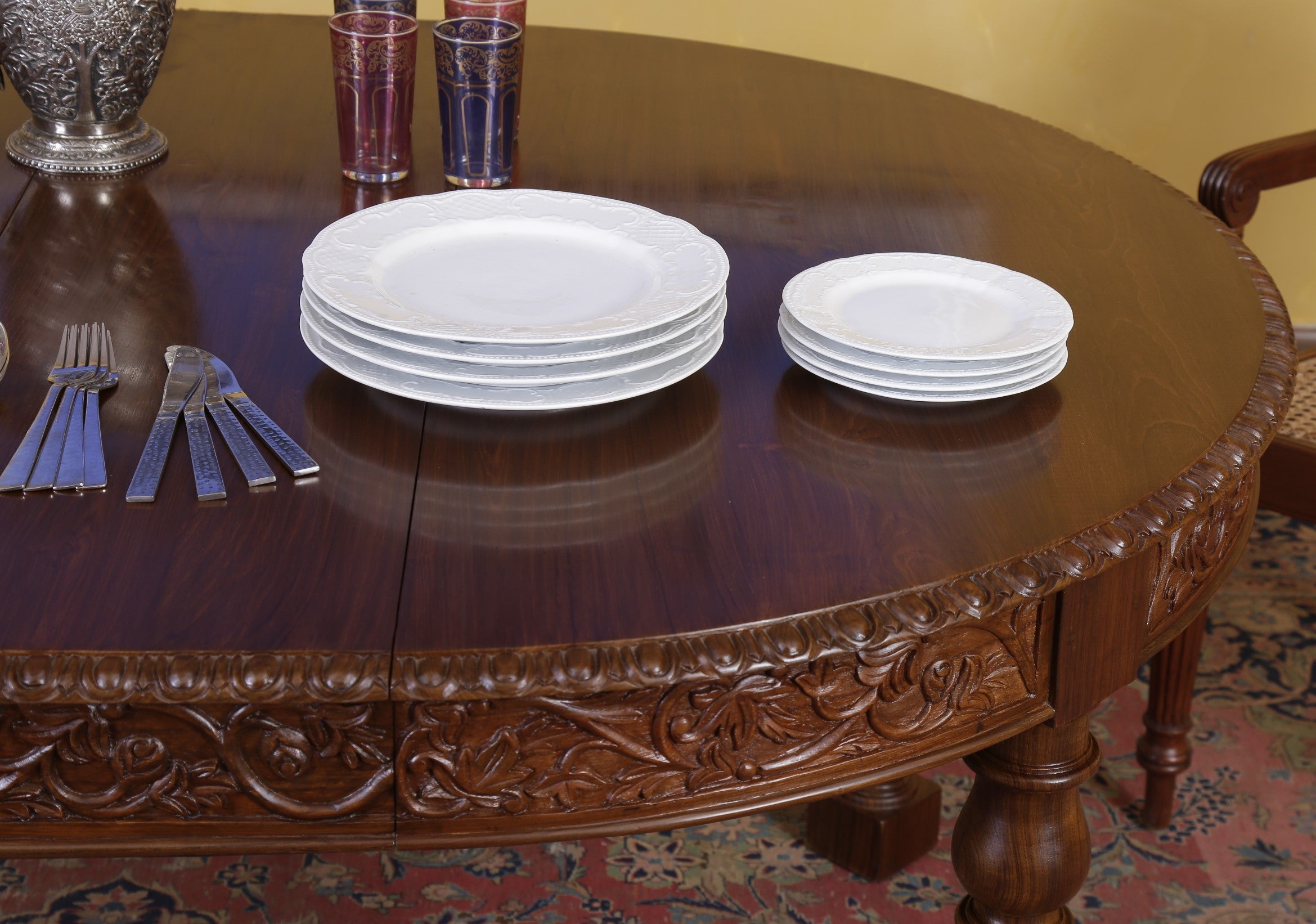 Johan Dining Table