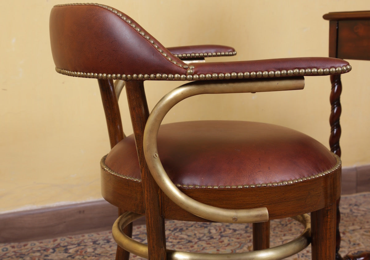 Leon Chair