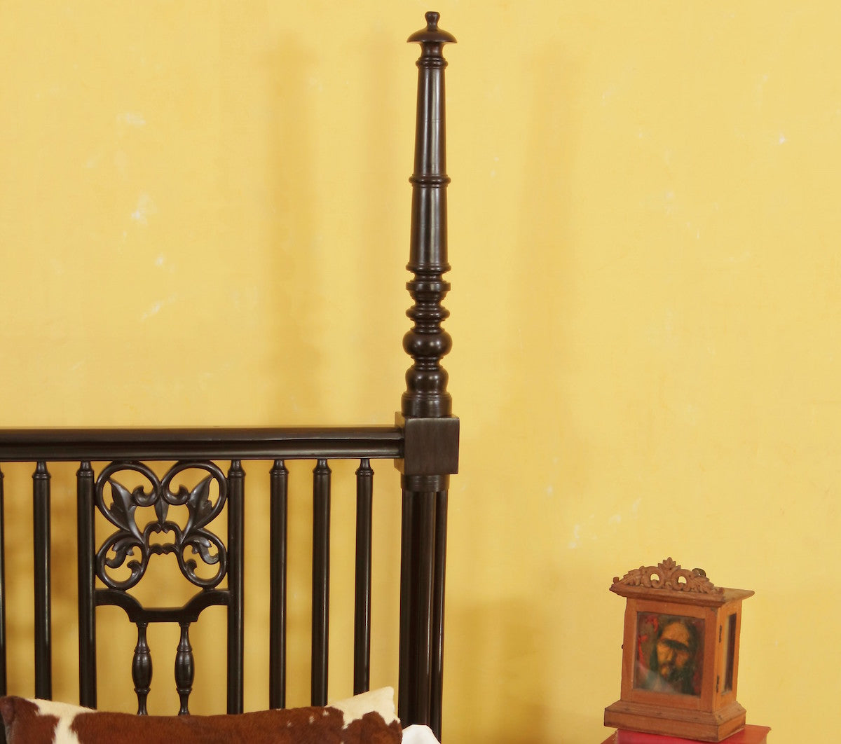 Elias Four Poster Bed
