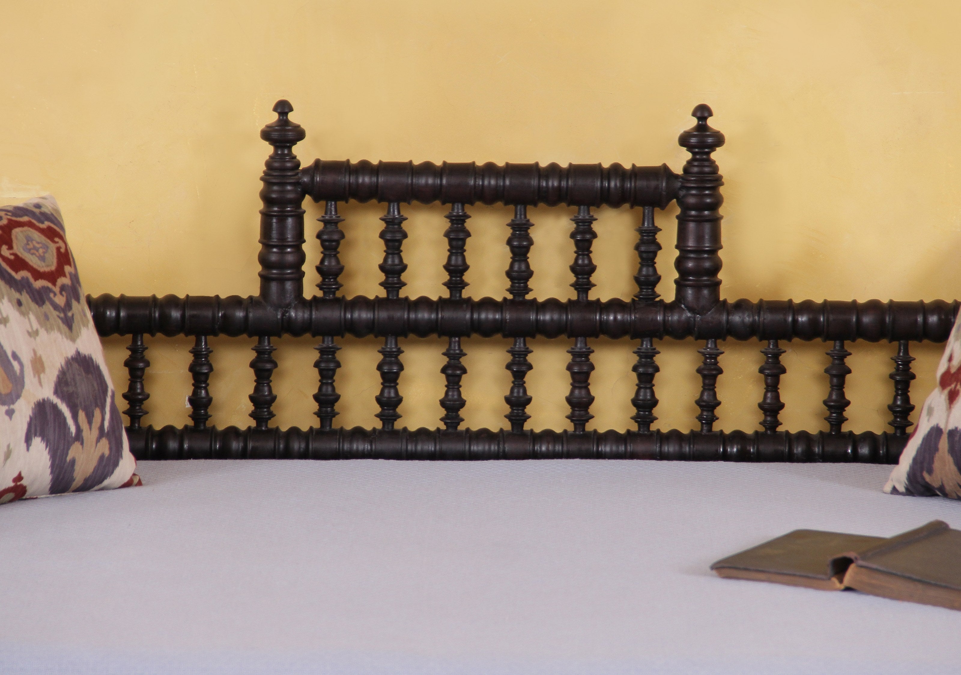 Abingdon Antique Day Bed