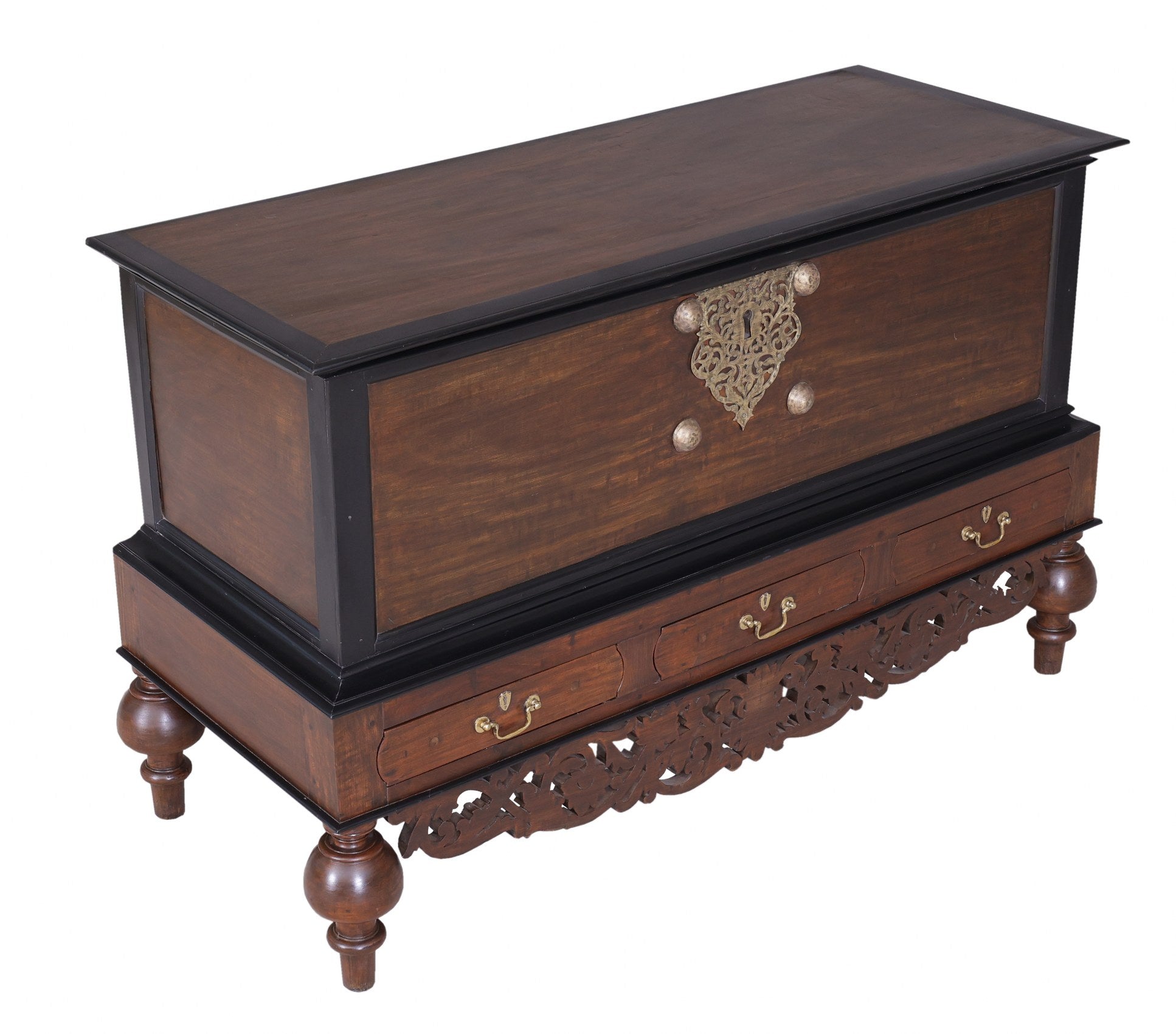 Brugel antique Chest