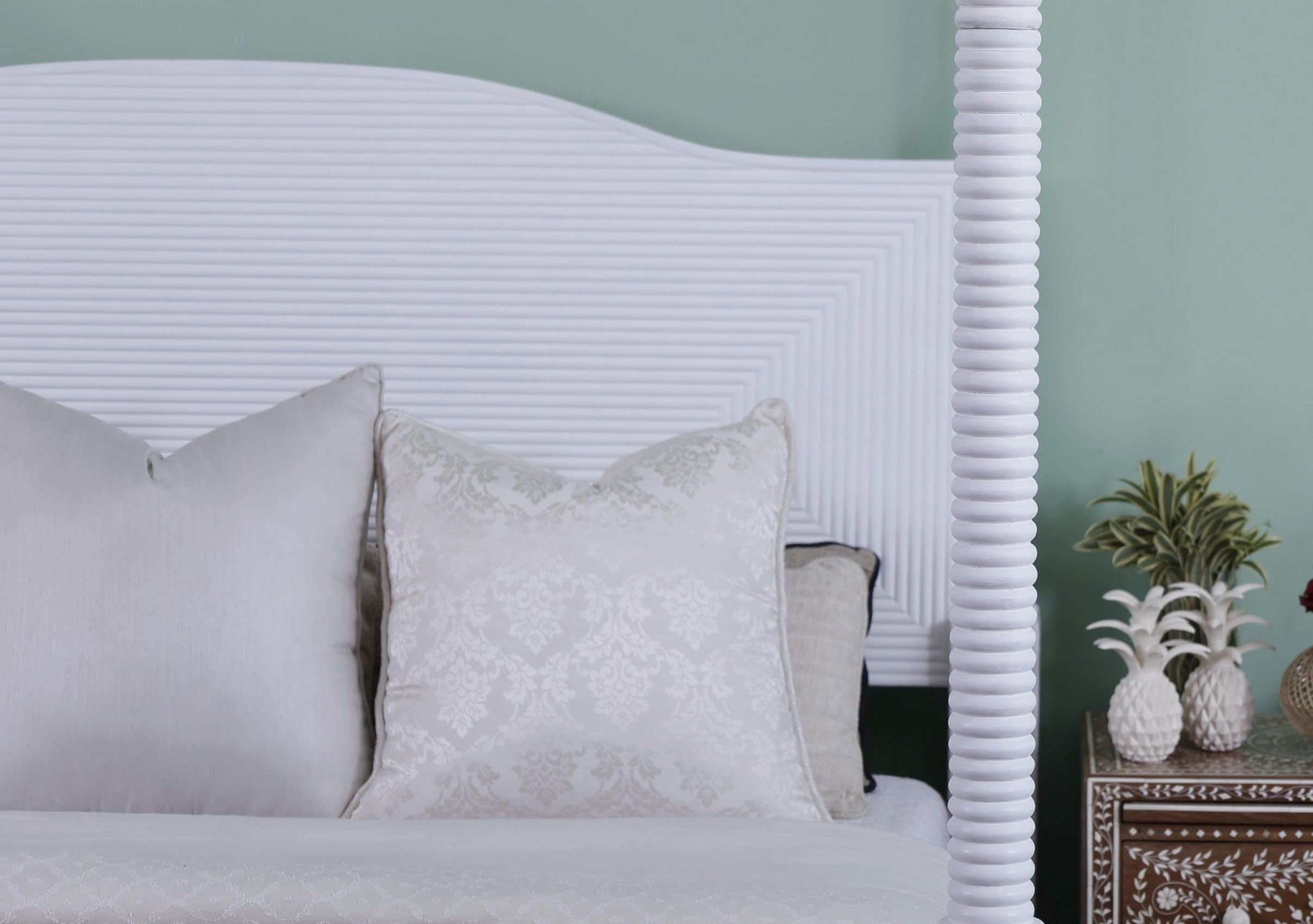 Lemington Poster Bed